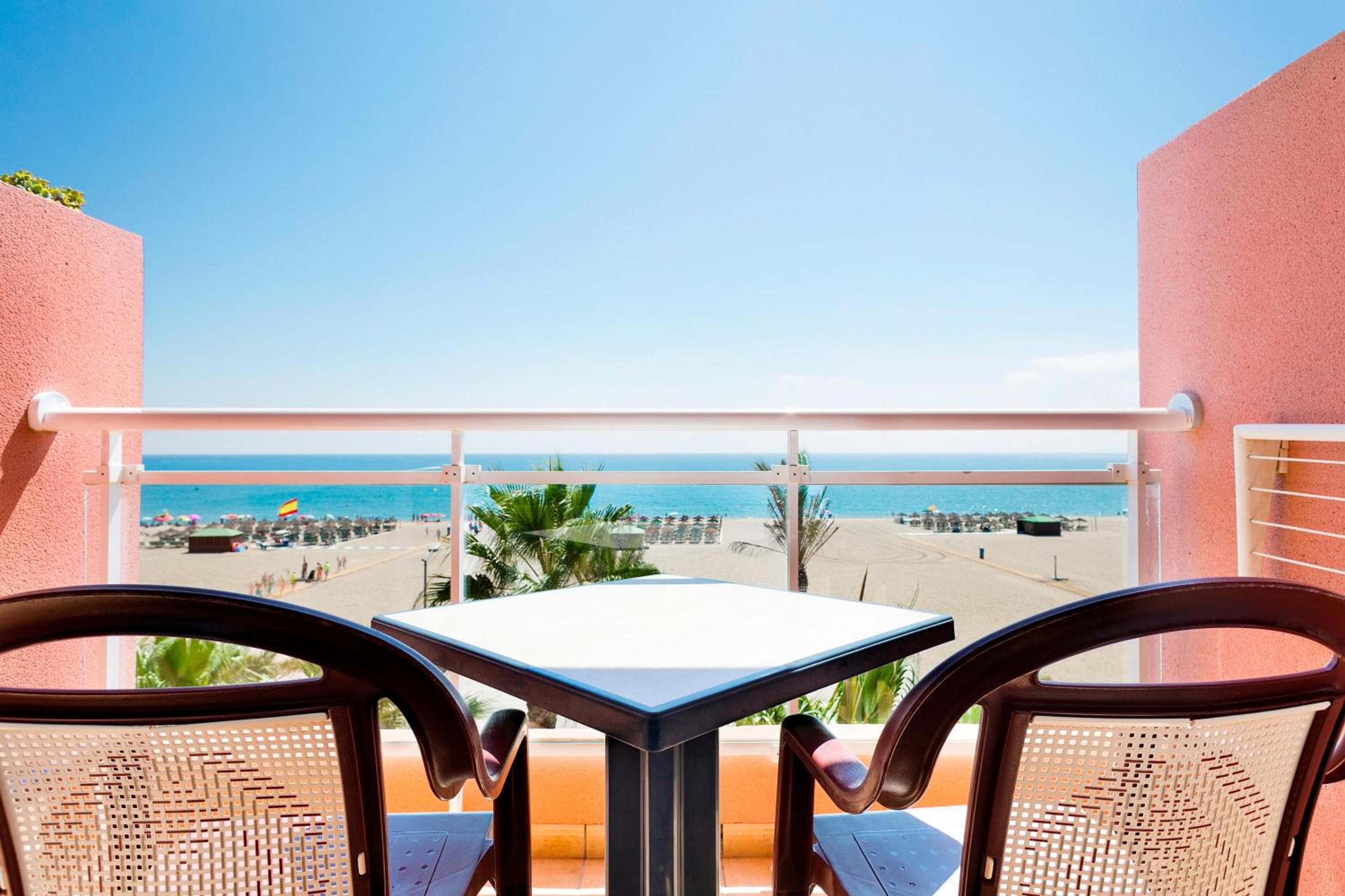 Double Room with Front Sea View (2 Adults) - Photo 3