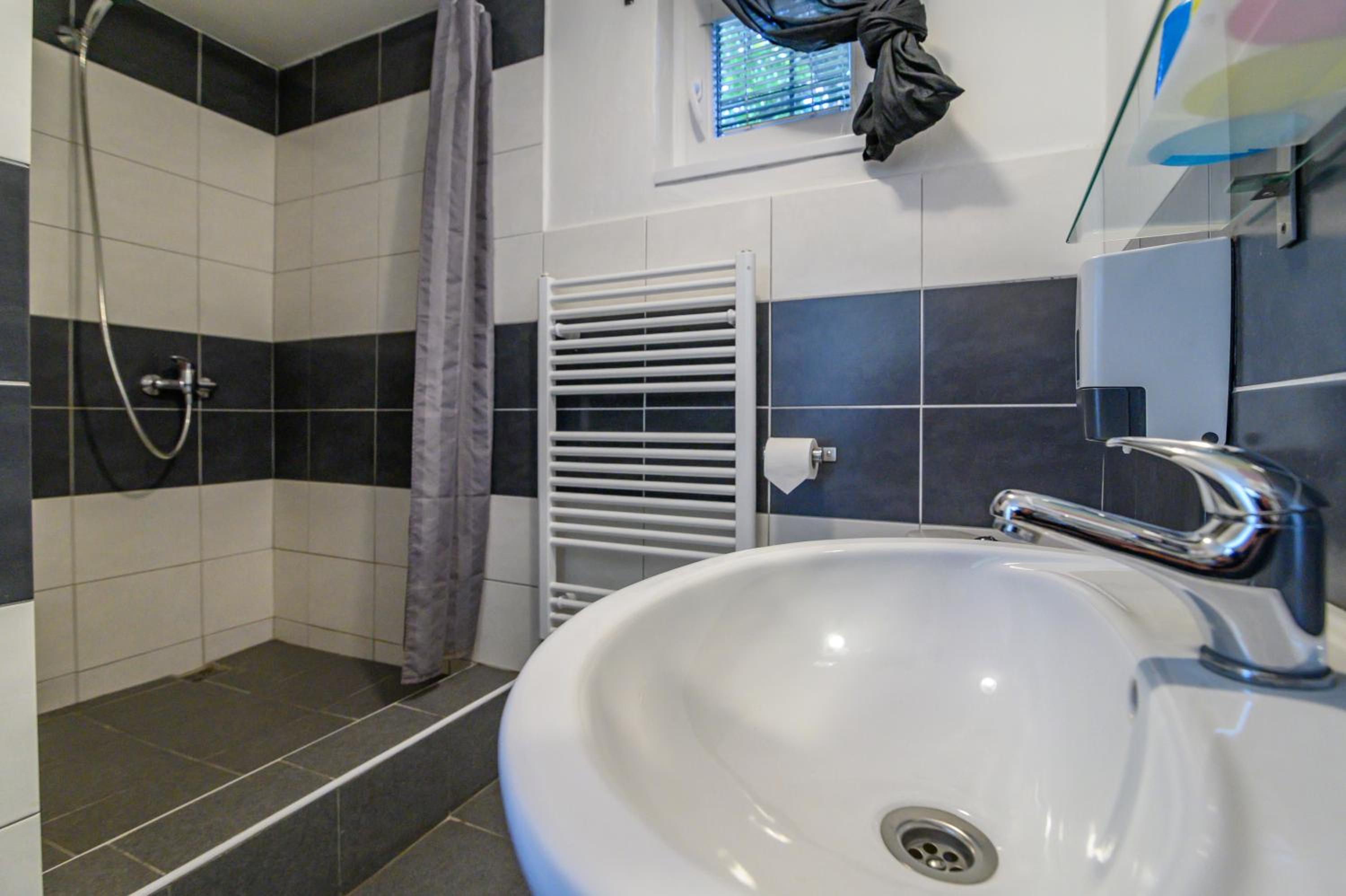 Apartment with Shower