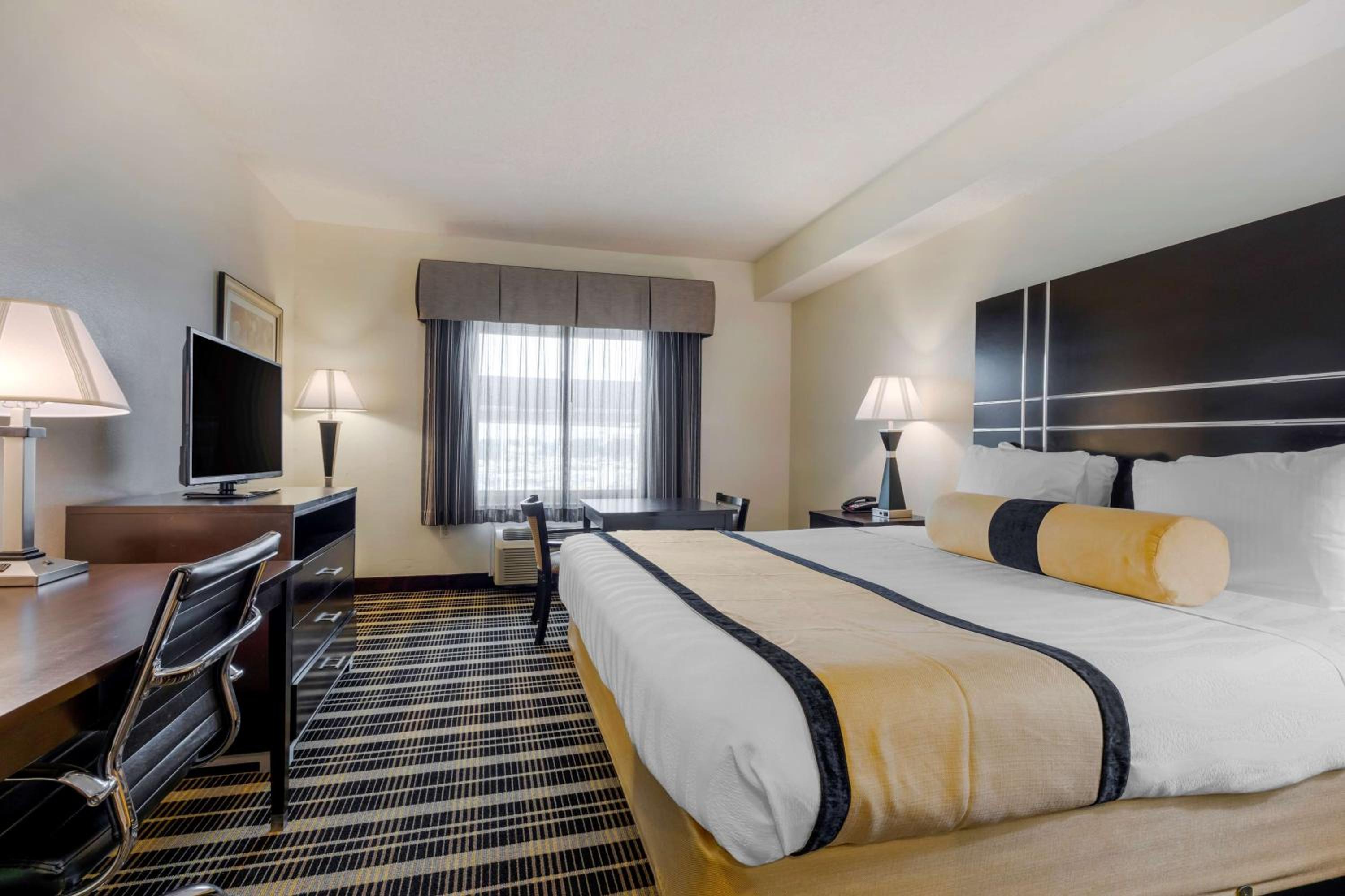 King Room - Non-Smoking - Photo 1