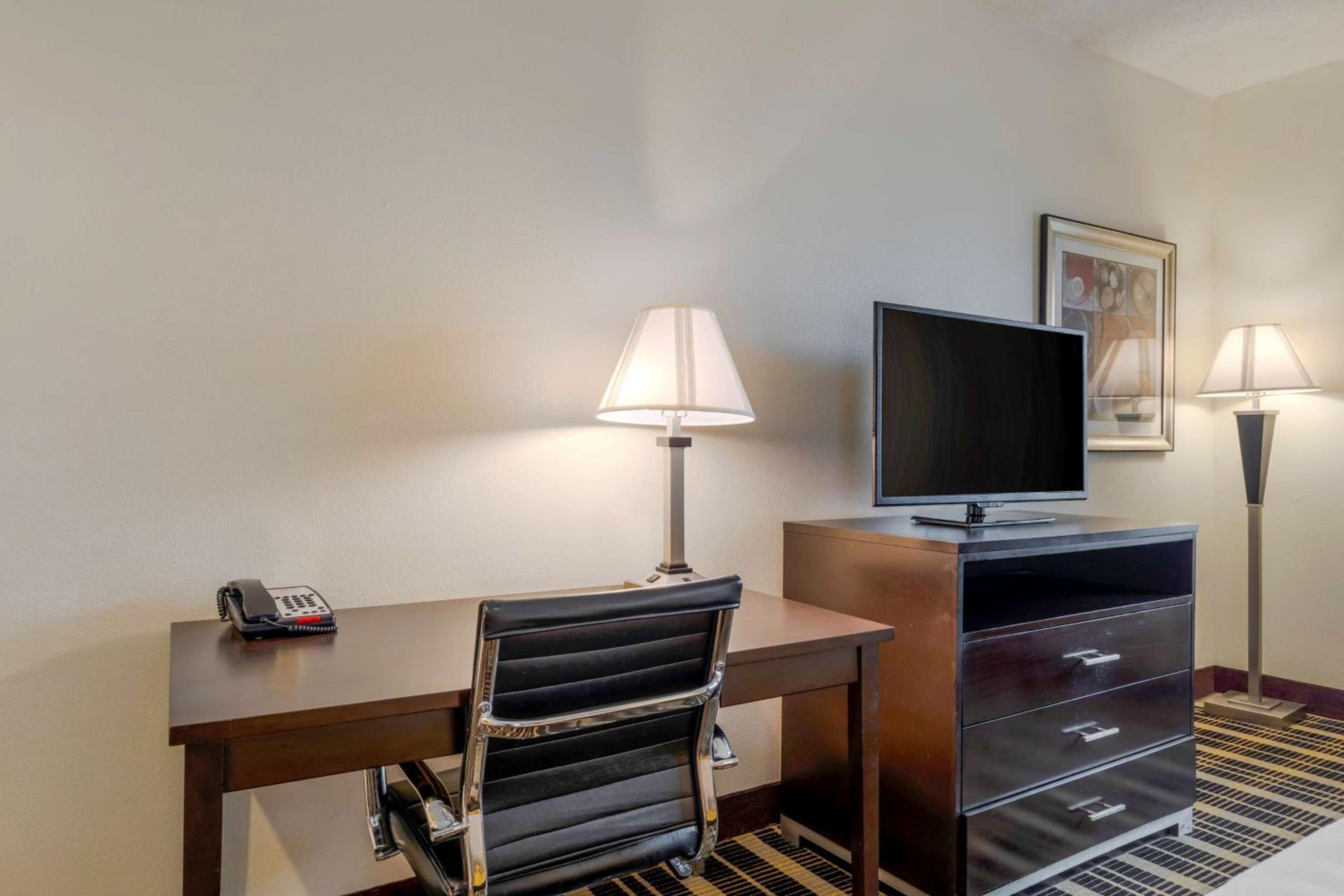 King Room - Non-Smoking - Photo 2