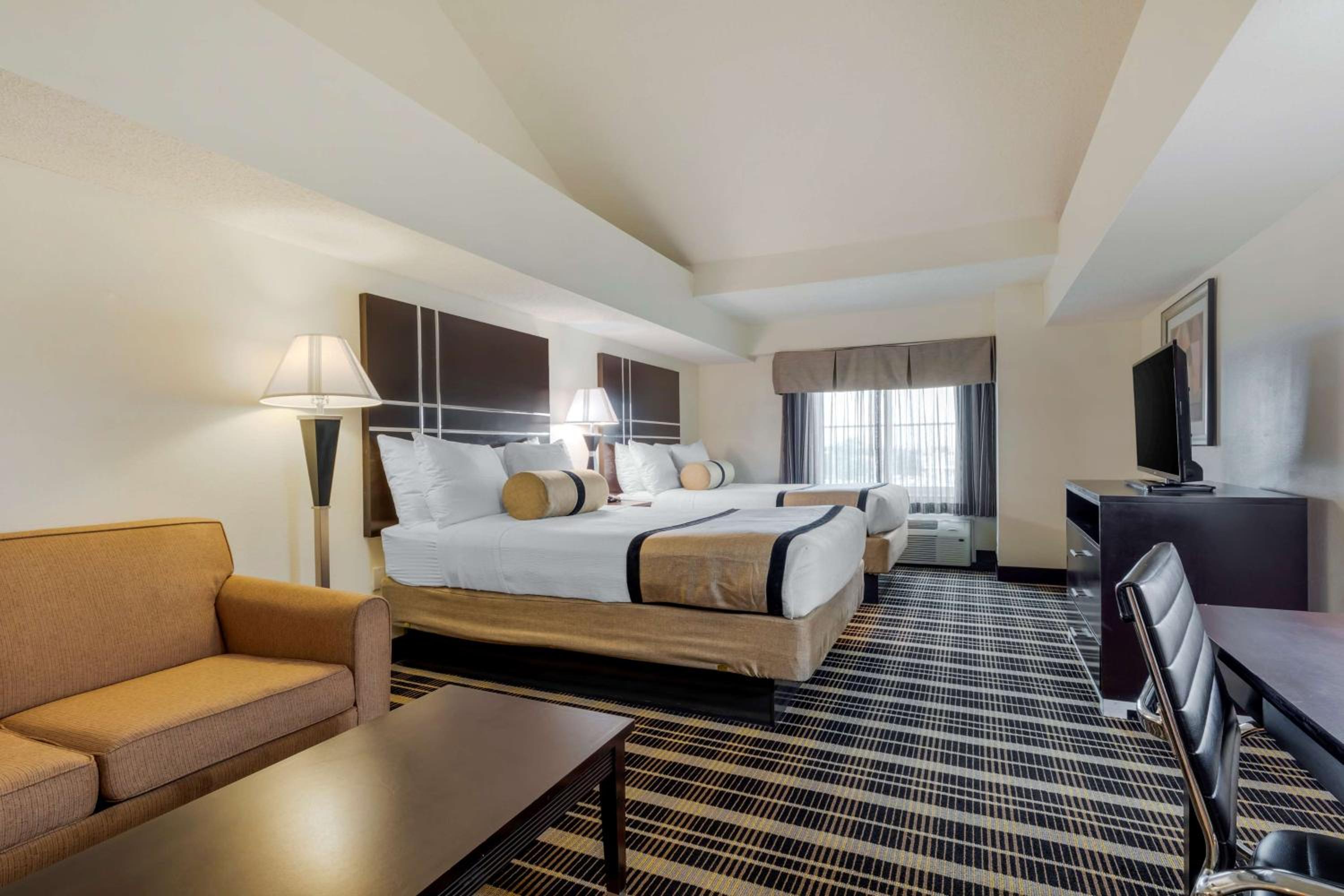 Junior Suite Two Double Beds and Sofa Bed - Non-Smoking - Photo 1