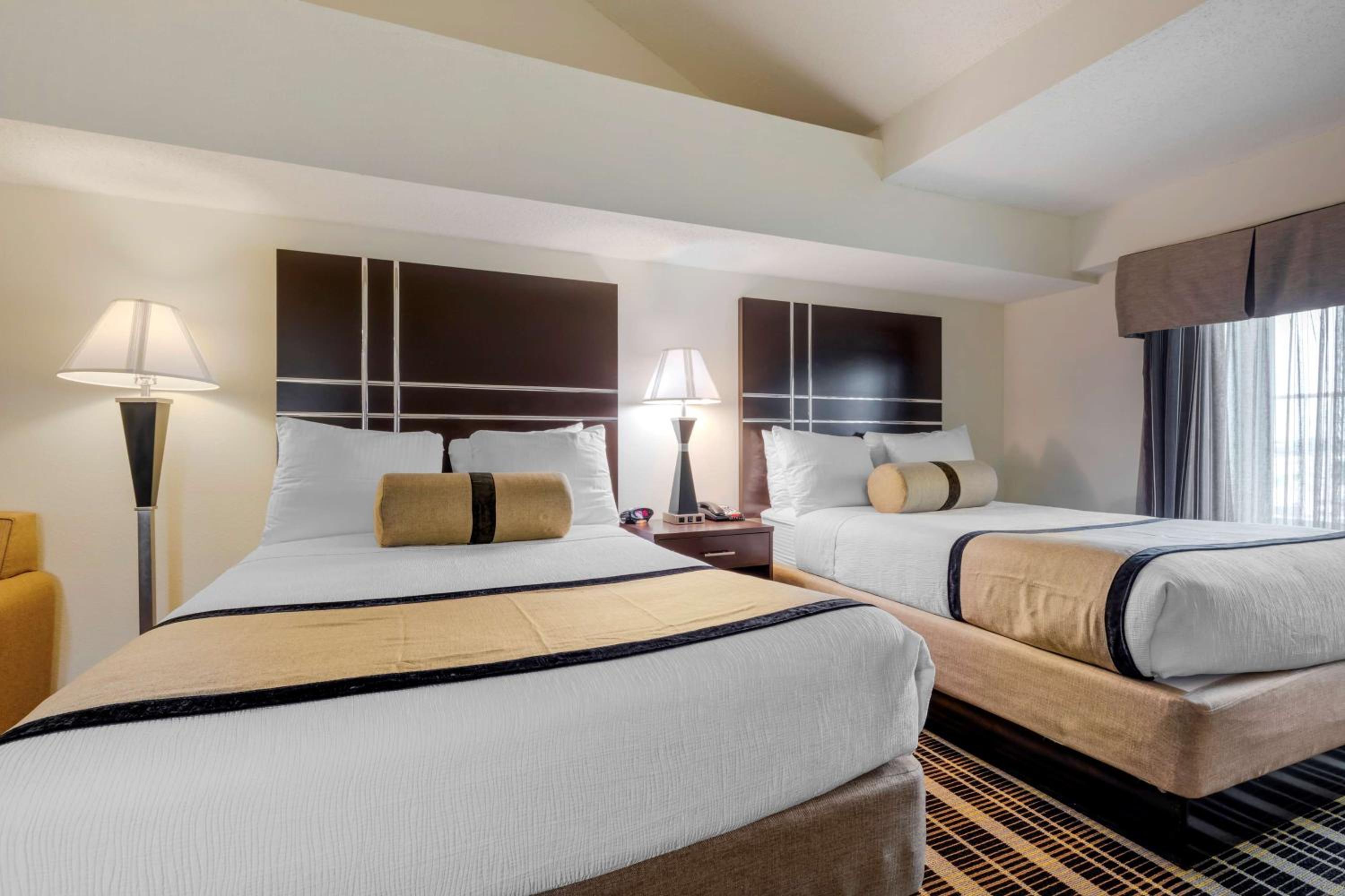 Junior Suite Two Double Beds and Sofa Bed - Non-Smoking - Photo 3
