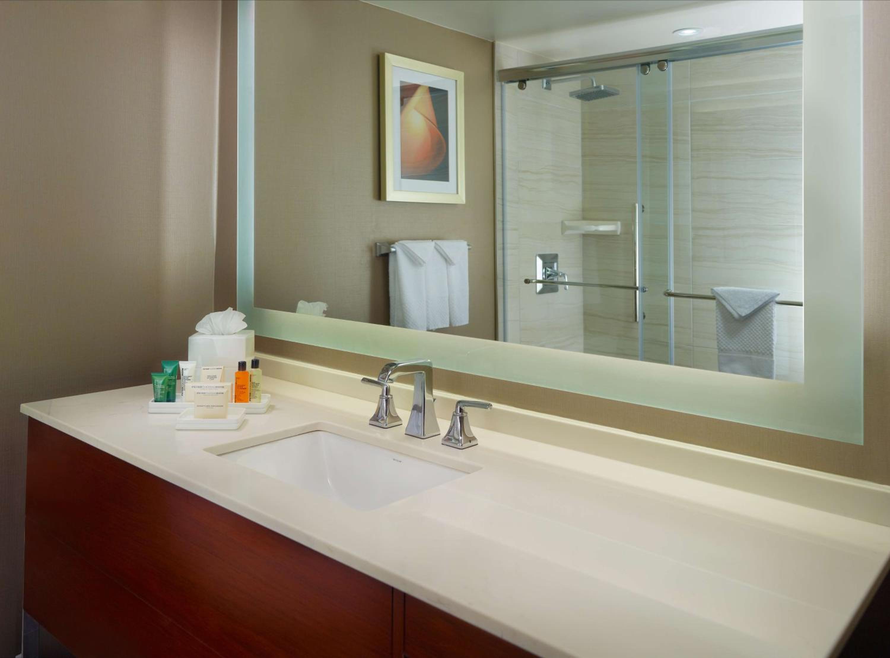 Deluxe King Room - Photo 2