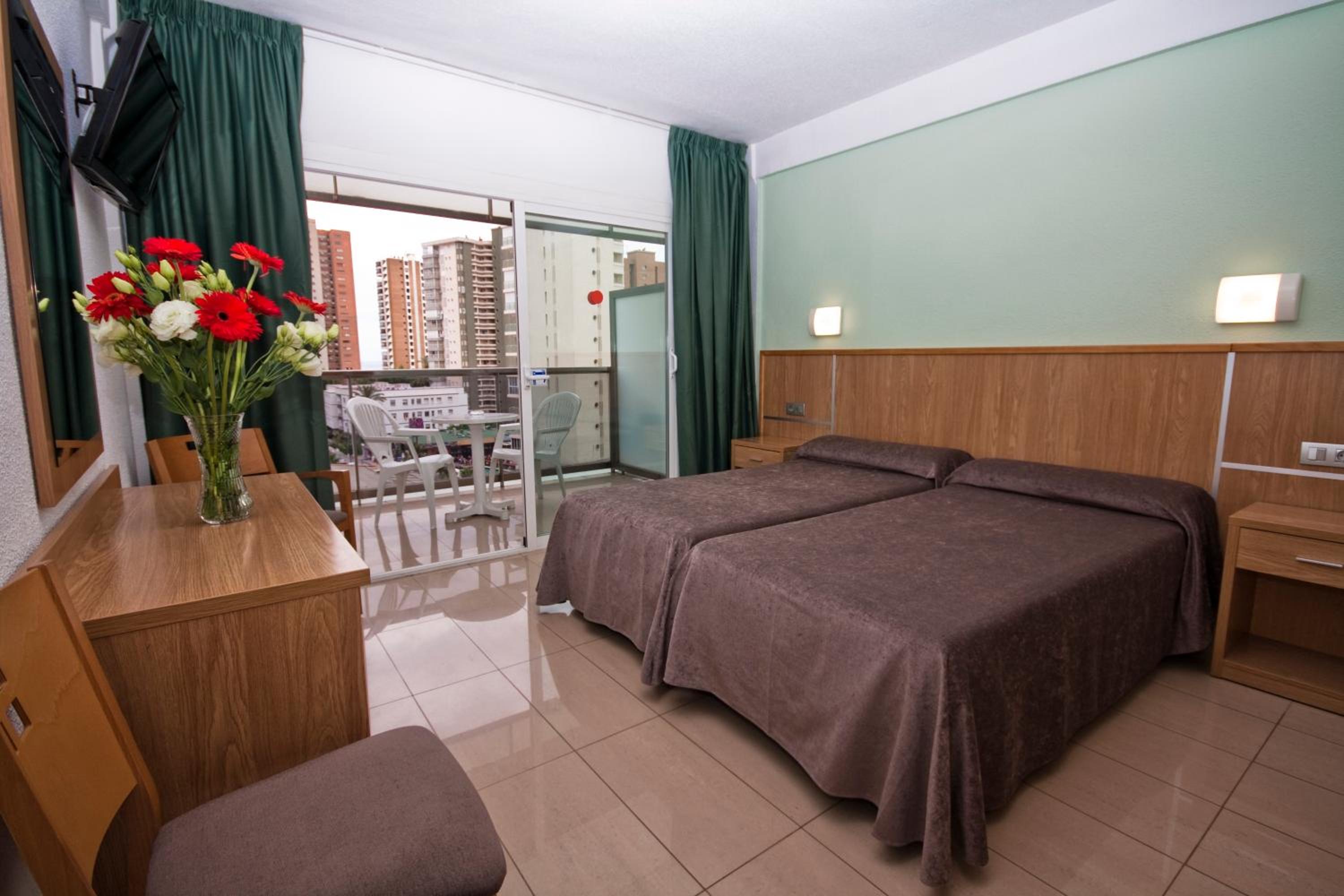 Habitación Doble con Vista a la Piscina