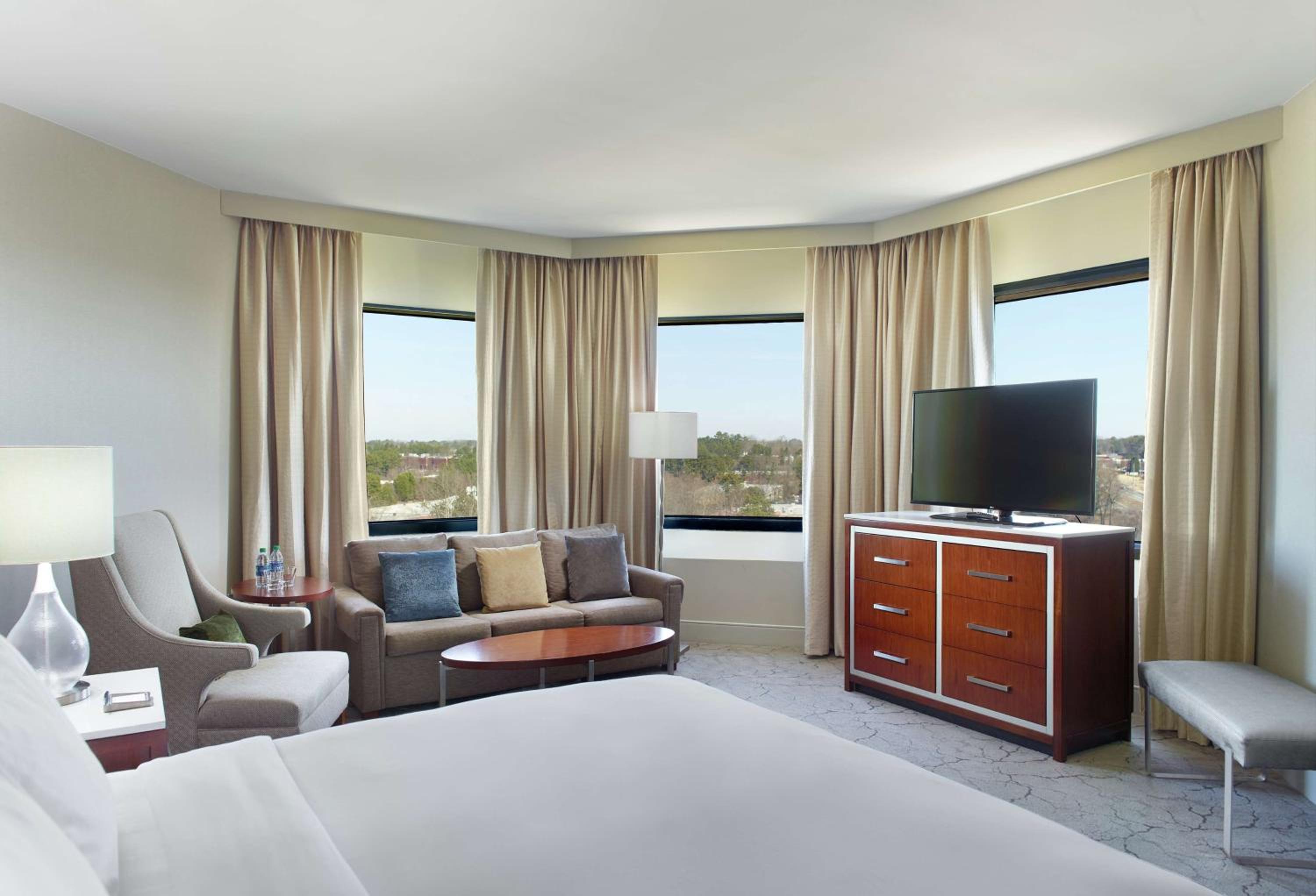 Executive Junior King Suite - Non-Smoking - Photo 2