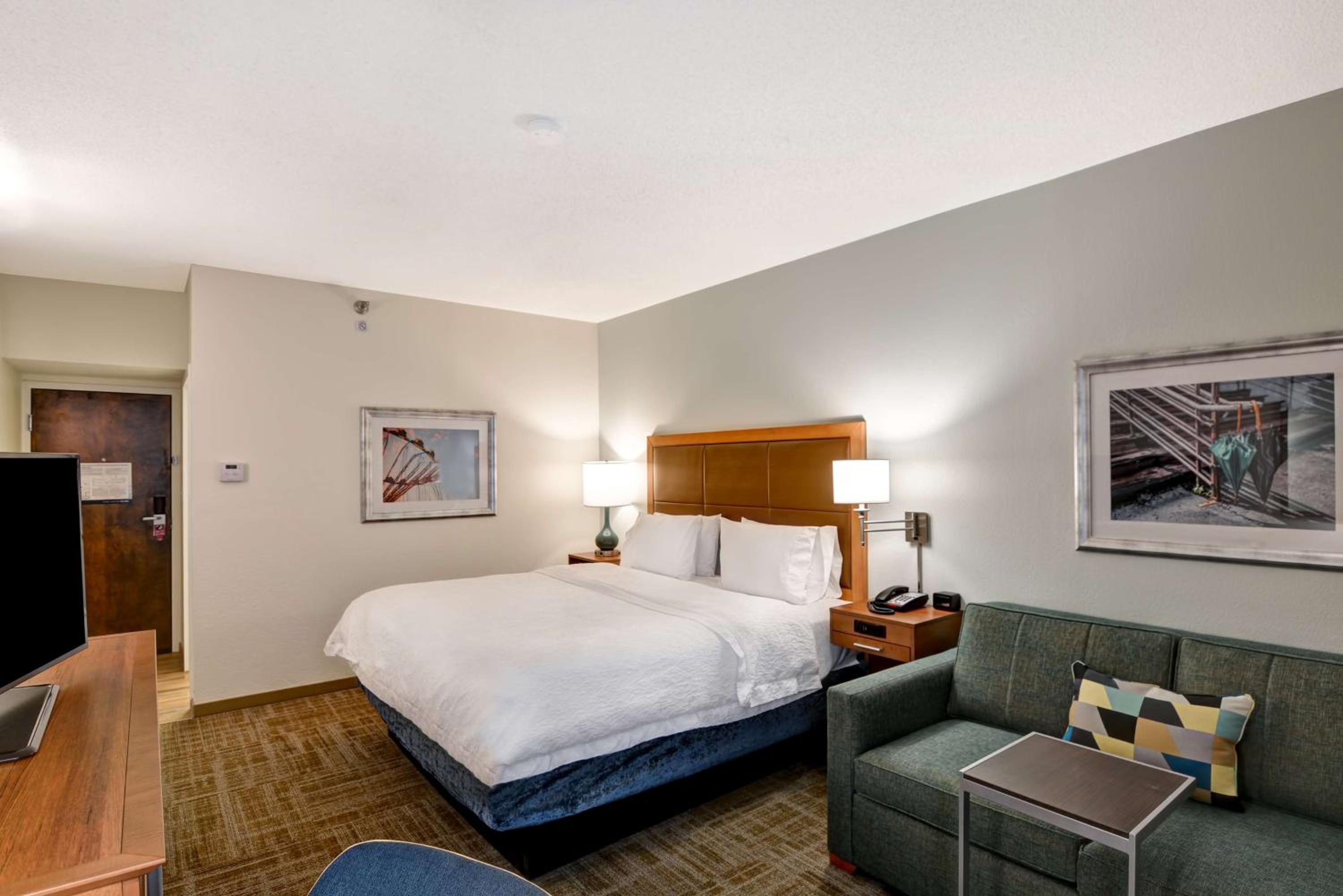 King Room with Accessible Tub - Mobility and Hearing Access/Non-Smoking - Photo 3