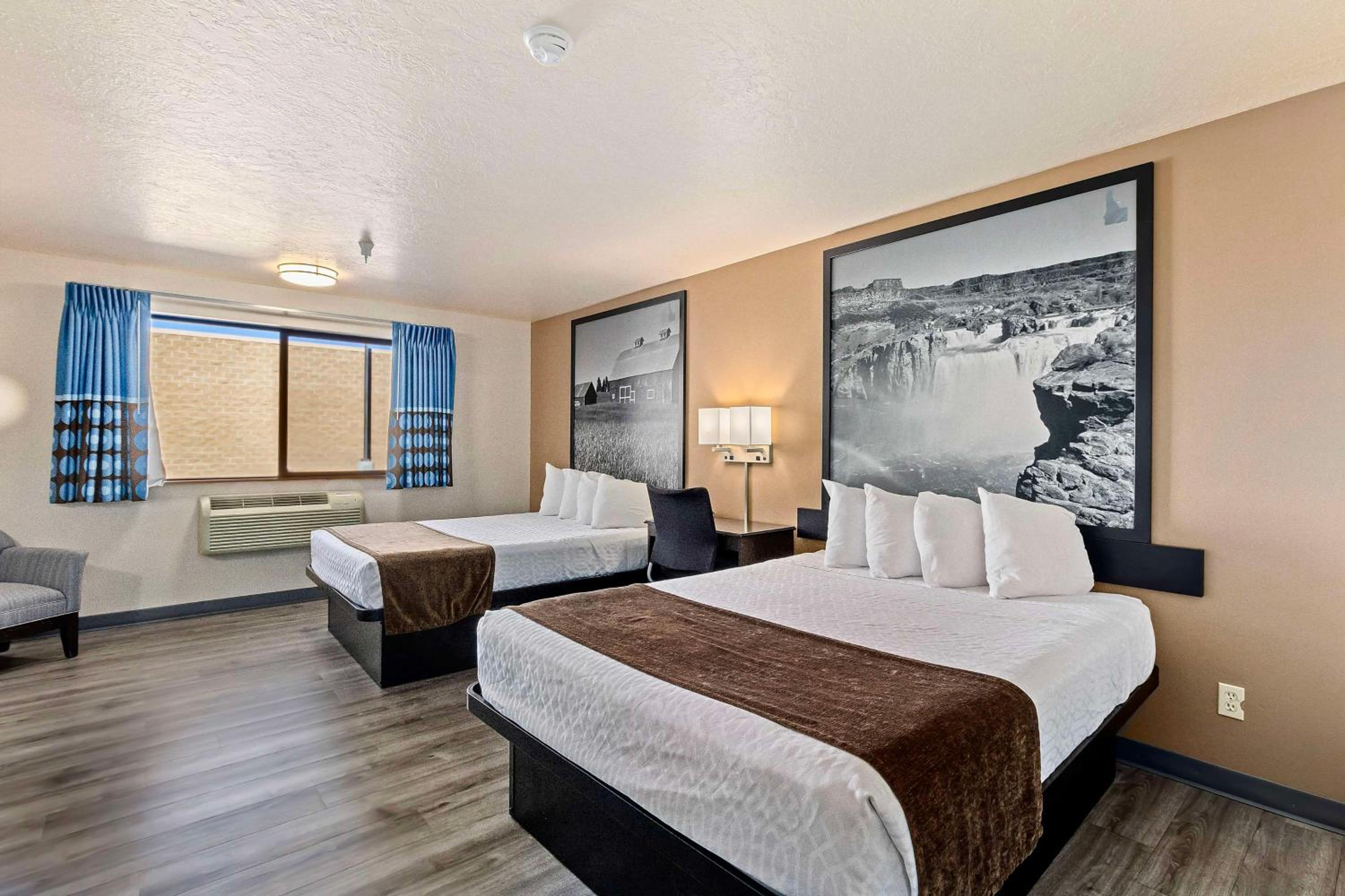 Large Queen Room with Two Queen Beds - Photo 1