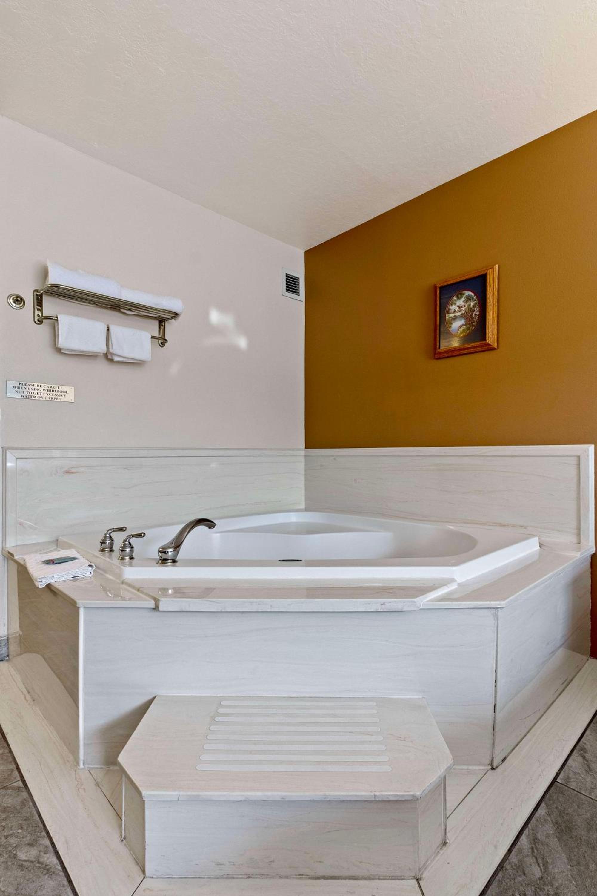 King Suite with Walk-In Shower and Jetted Tub - Photo 3