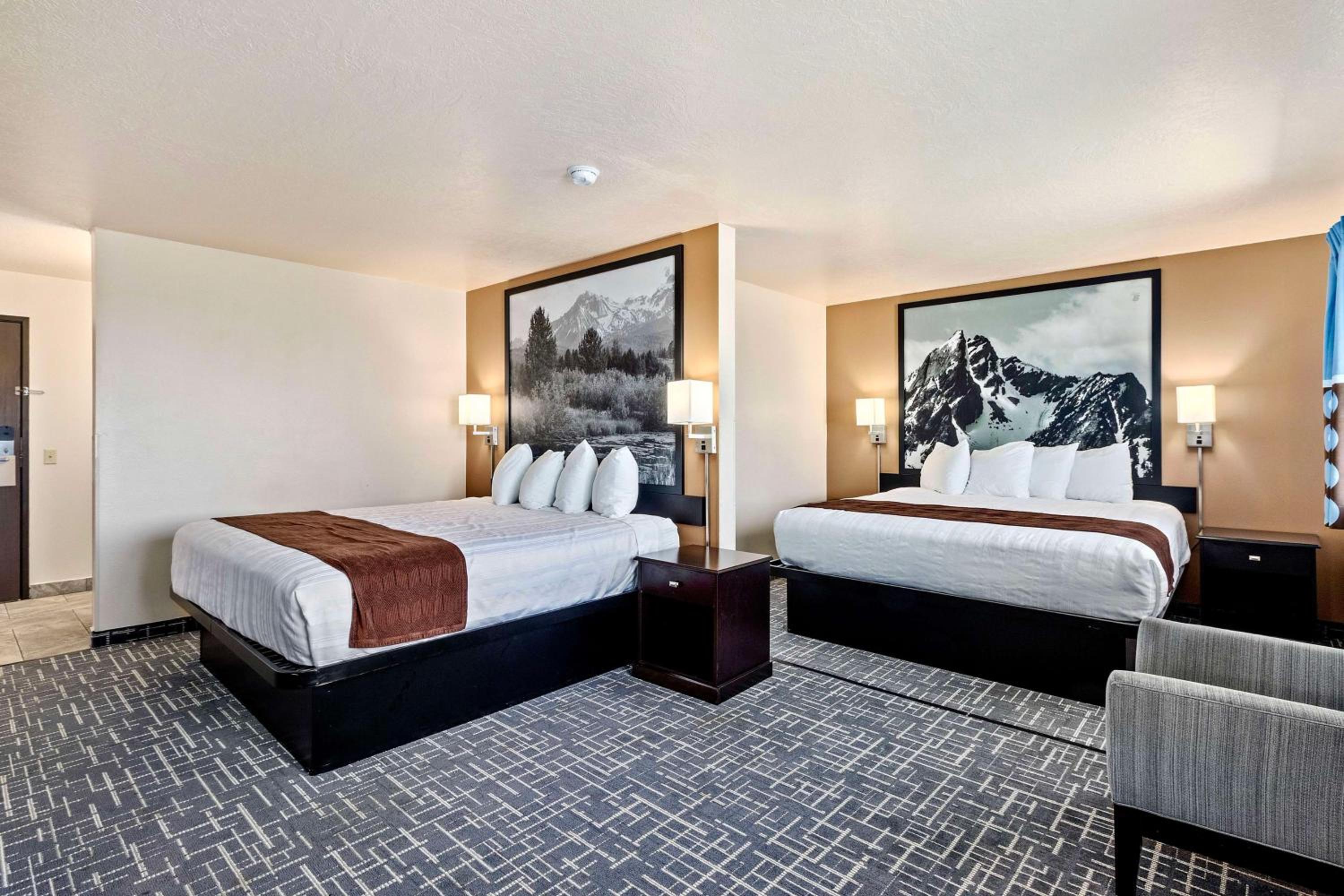 King Room with Two King Beds - Photo 1