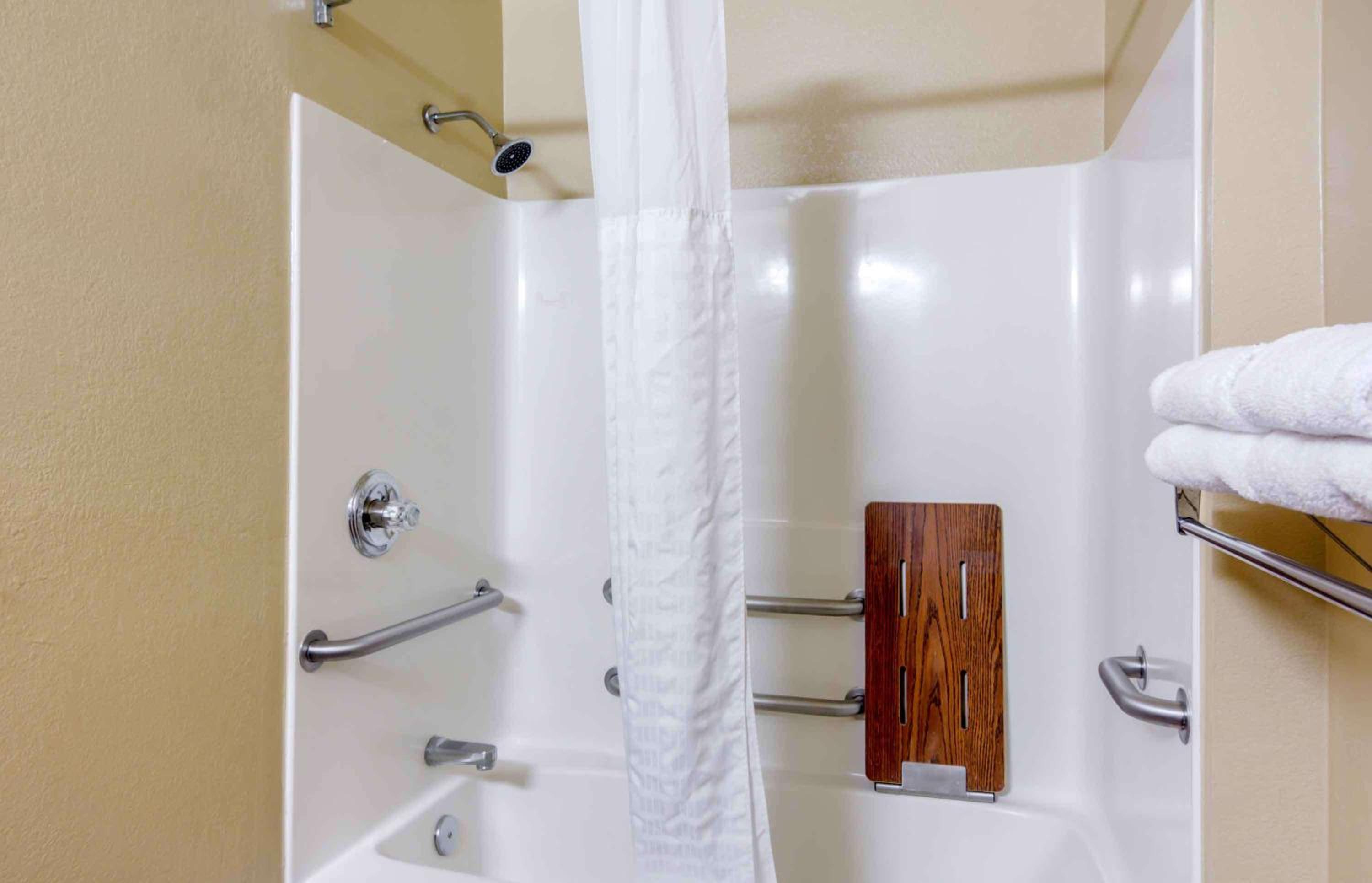 Deluxe Studio - Non-Smoking - Disability Access - Photo 9