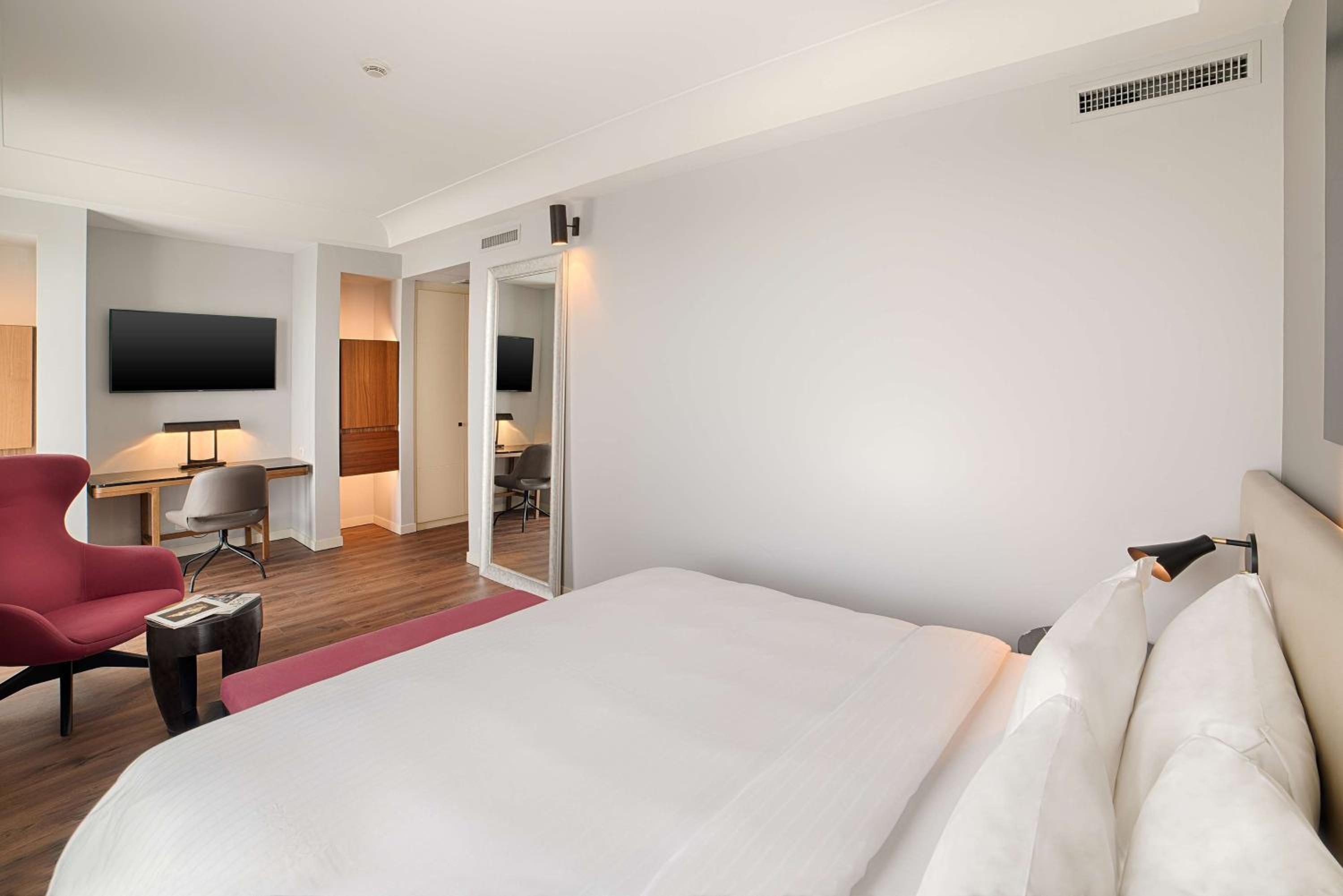 Superior Room - High Floor - Photo 10