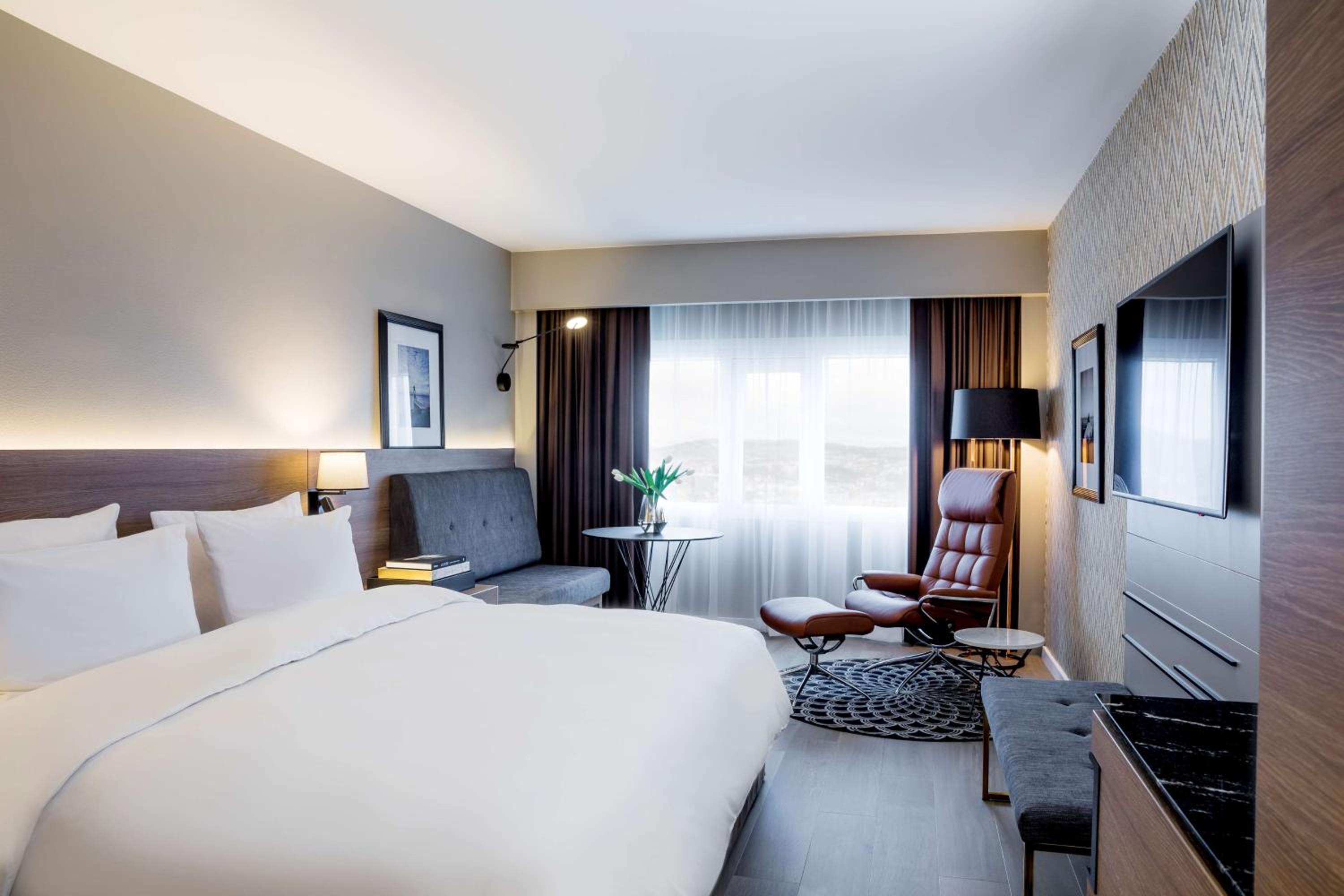 Premium Room with Panoramic City View