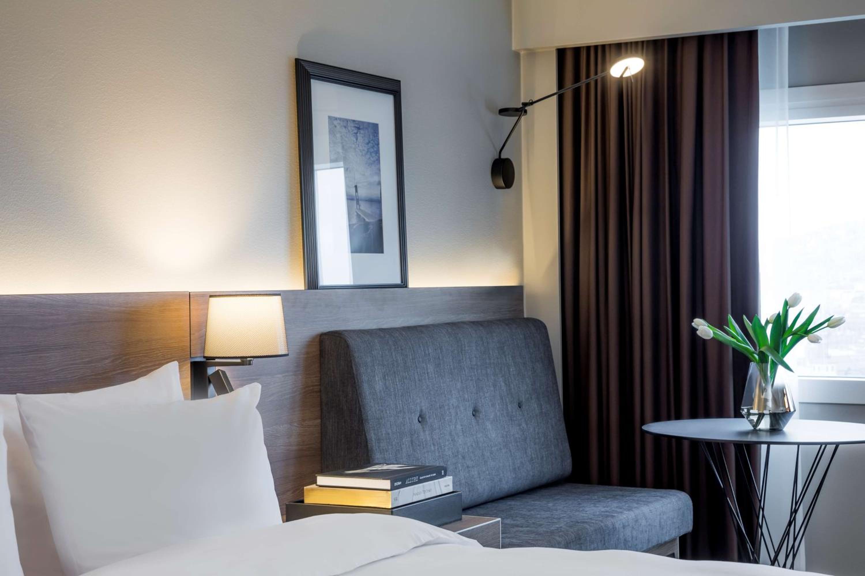Premium Room with Panoramic City View - Photo 11