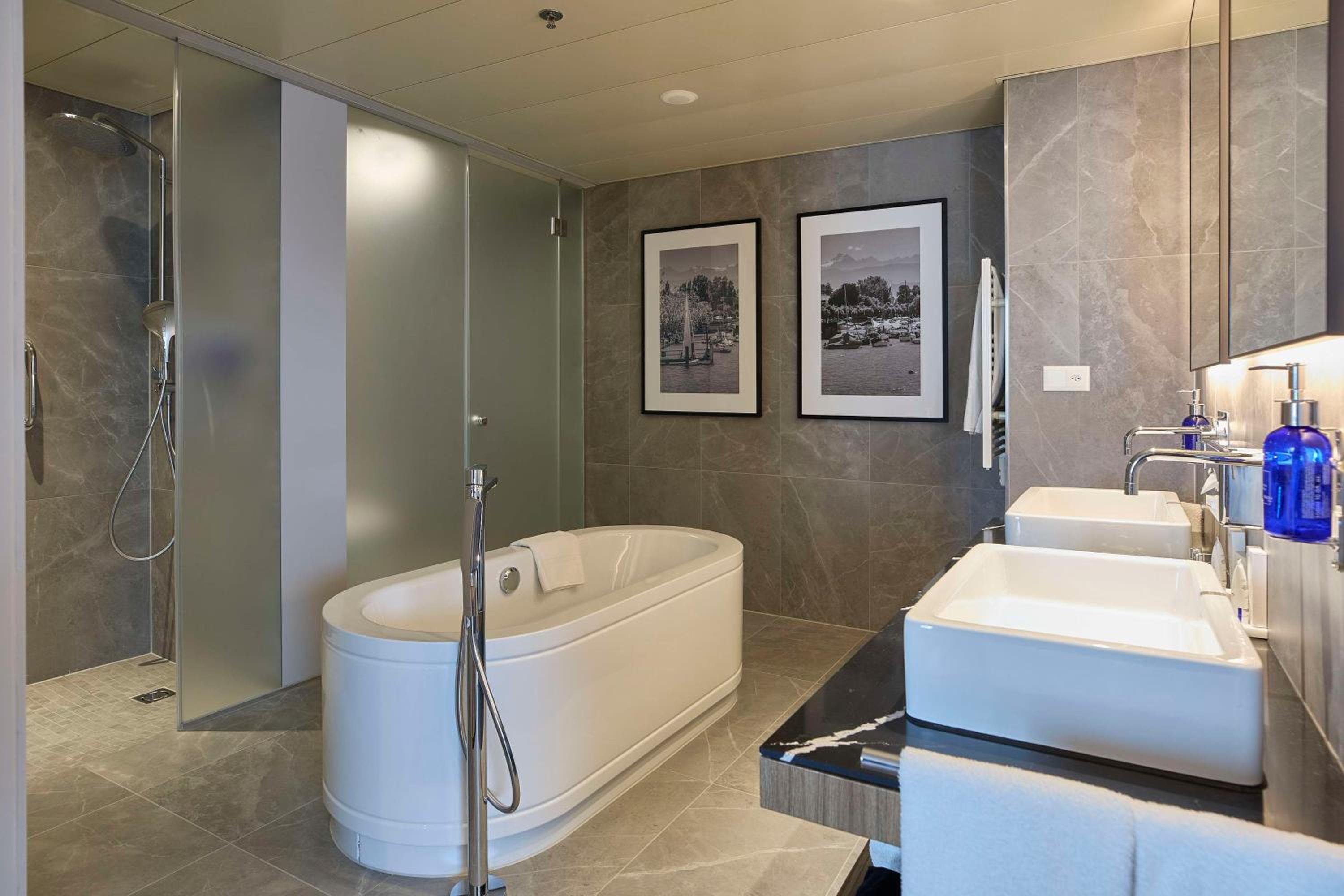 Suite with Airfield View - Photo 10