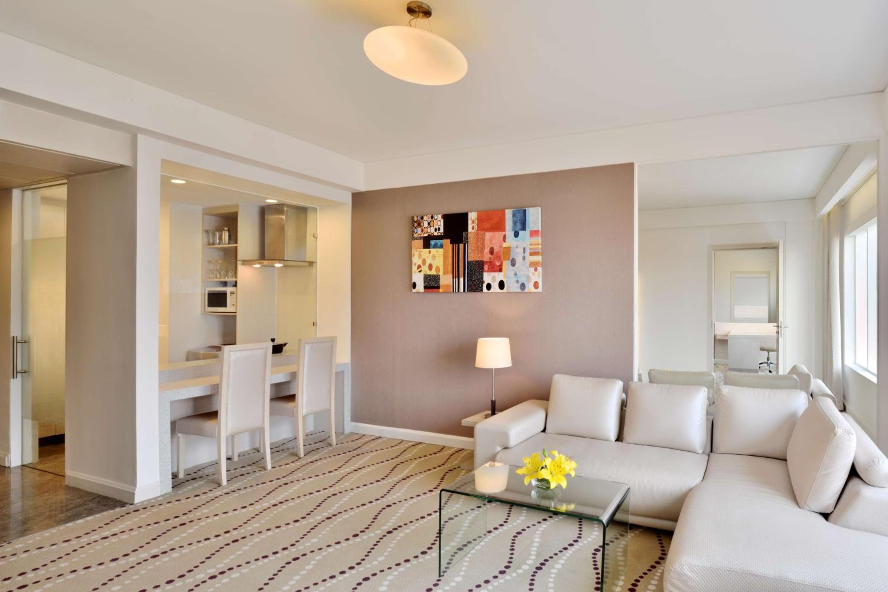 One-Bedroom Suite - Photo 4