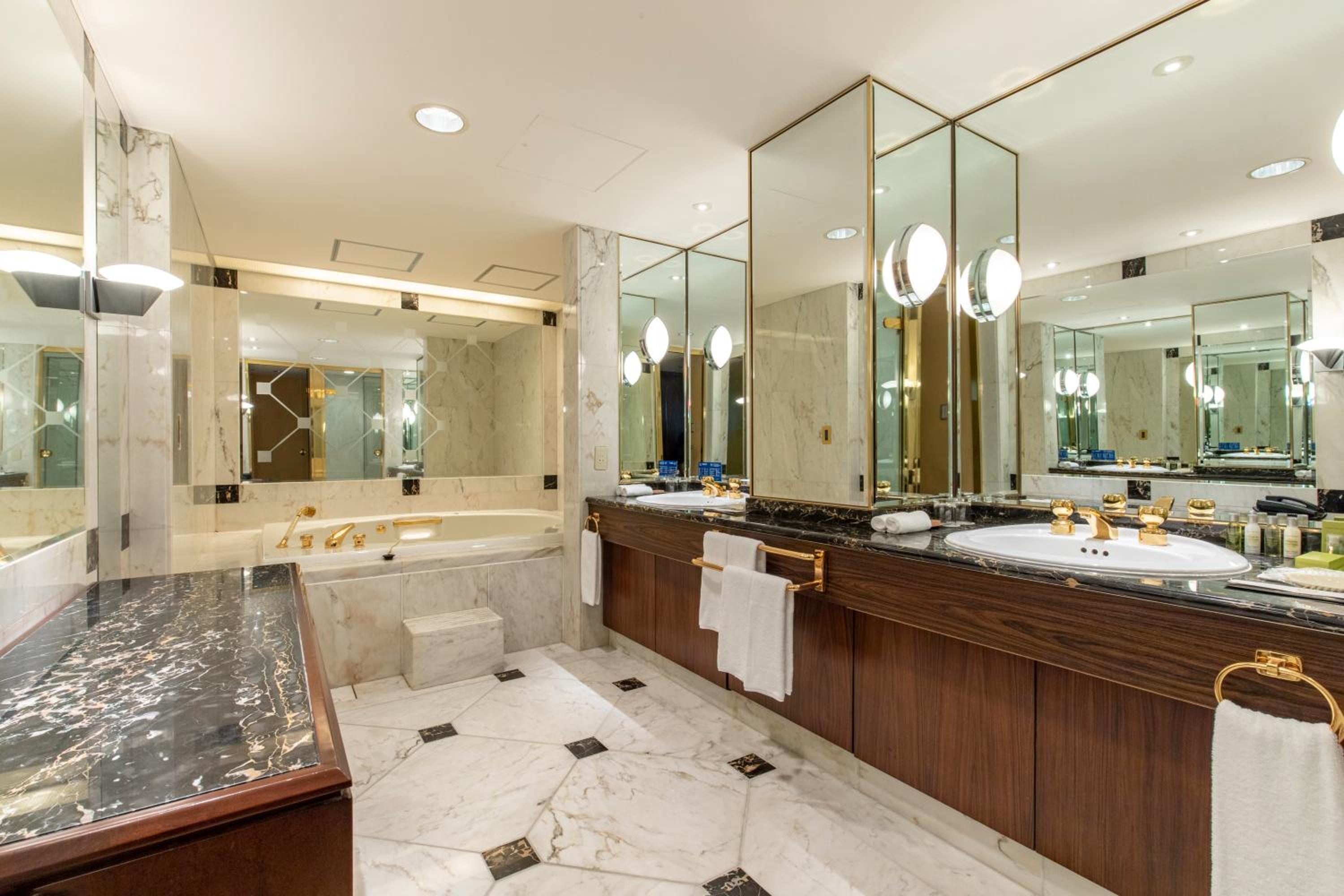 King Executive Deluxe Suite - Photo 2