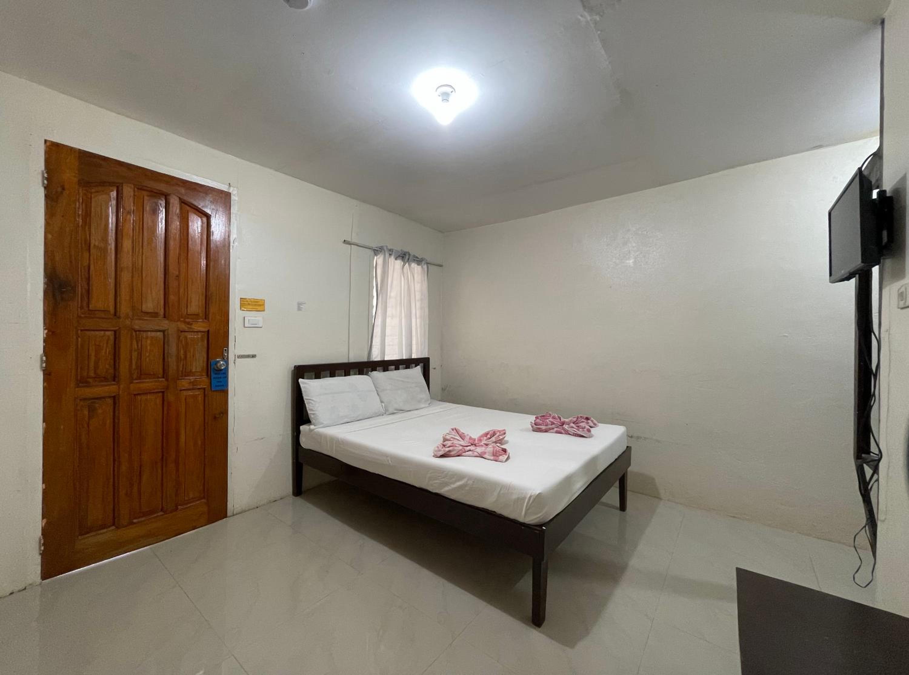 Double Room - Photo 10
