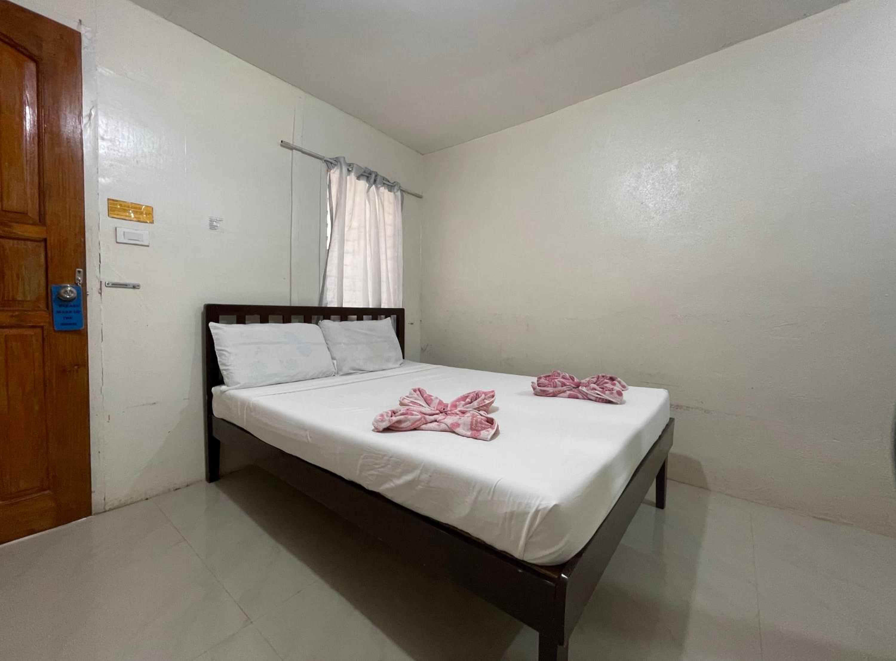 Double Room - Photo 8