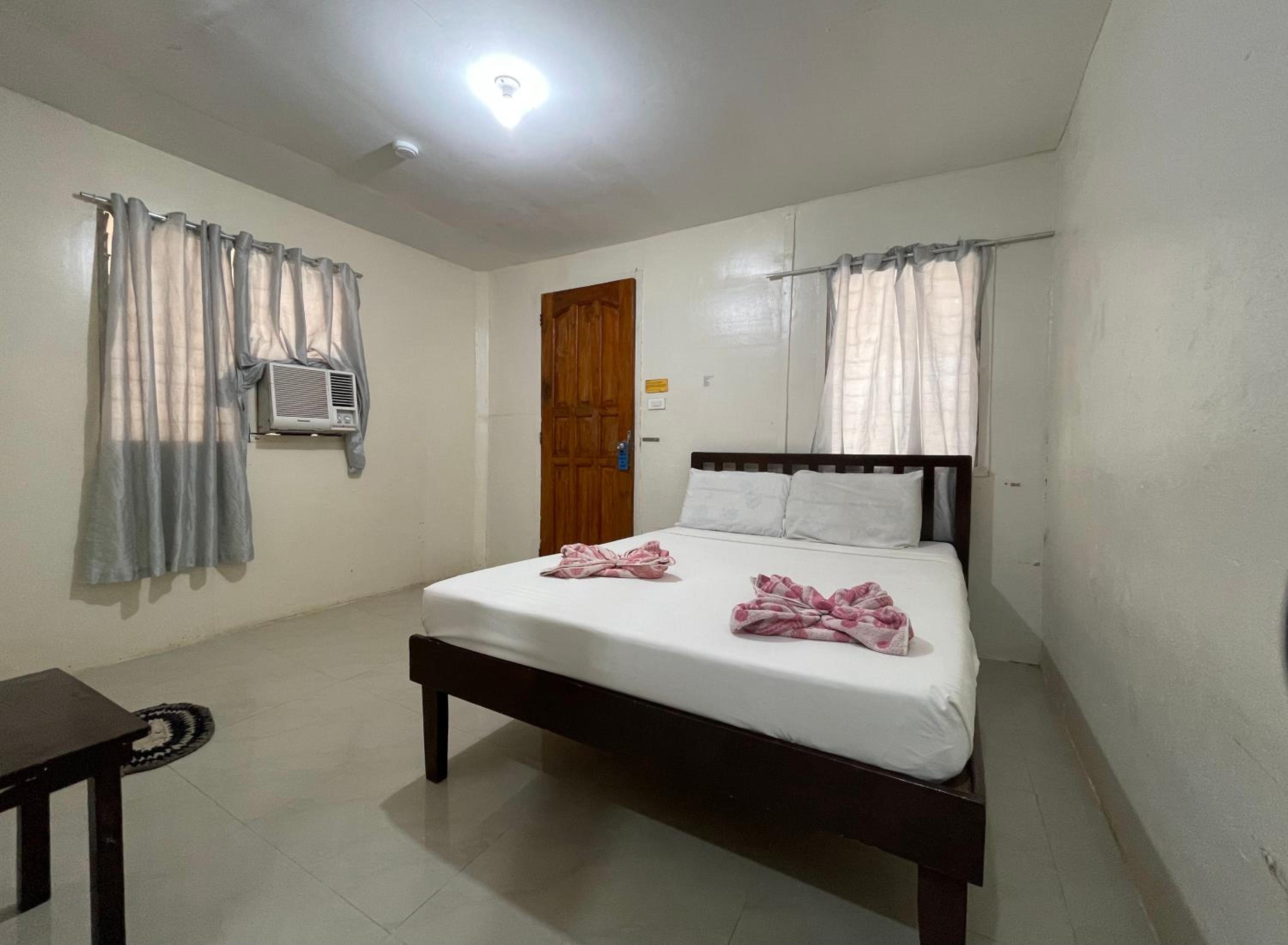 Double Room - Photo 7
