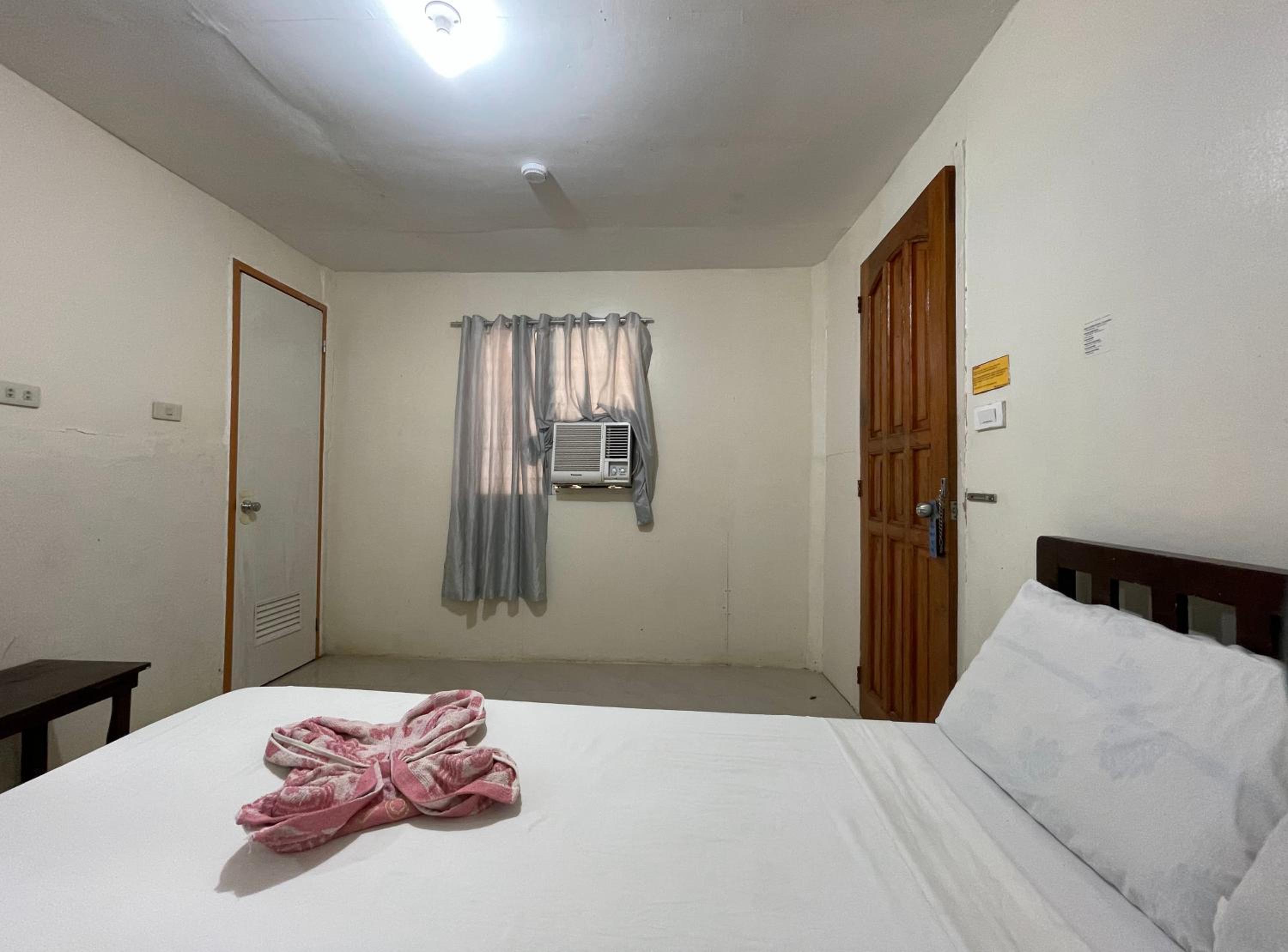 Double Room - Photo 11