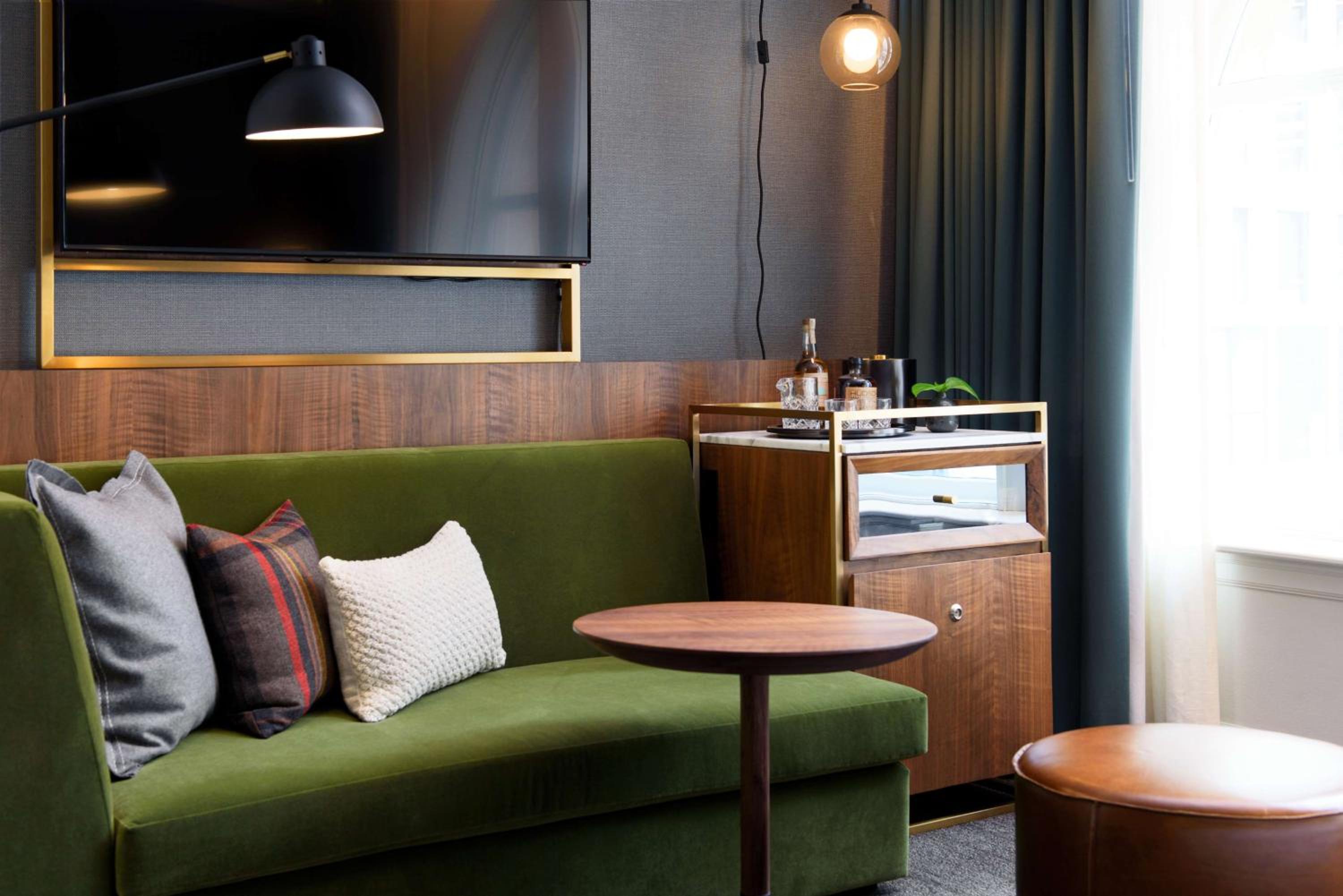 Preferred King Room - Photo 5