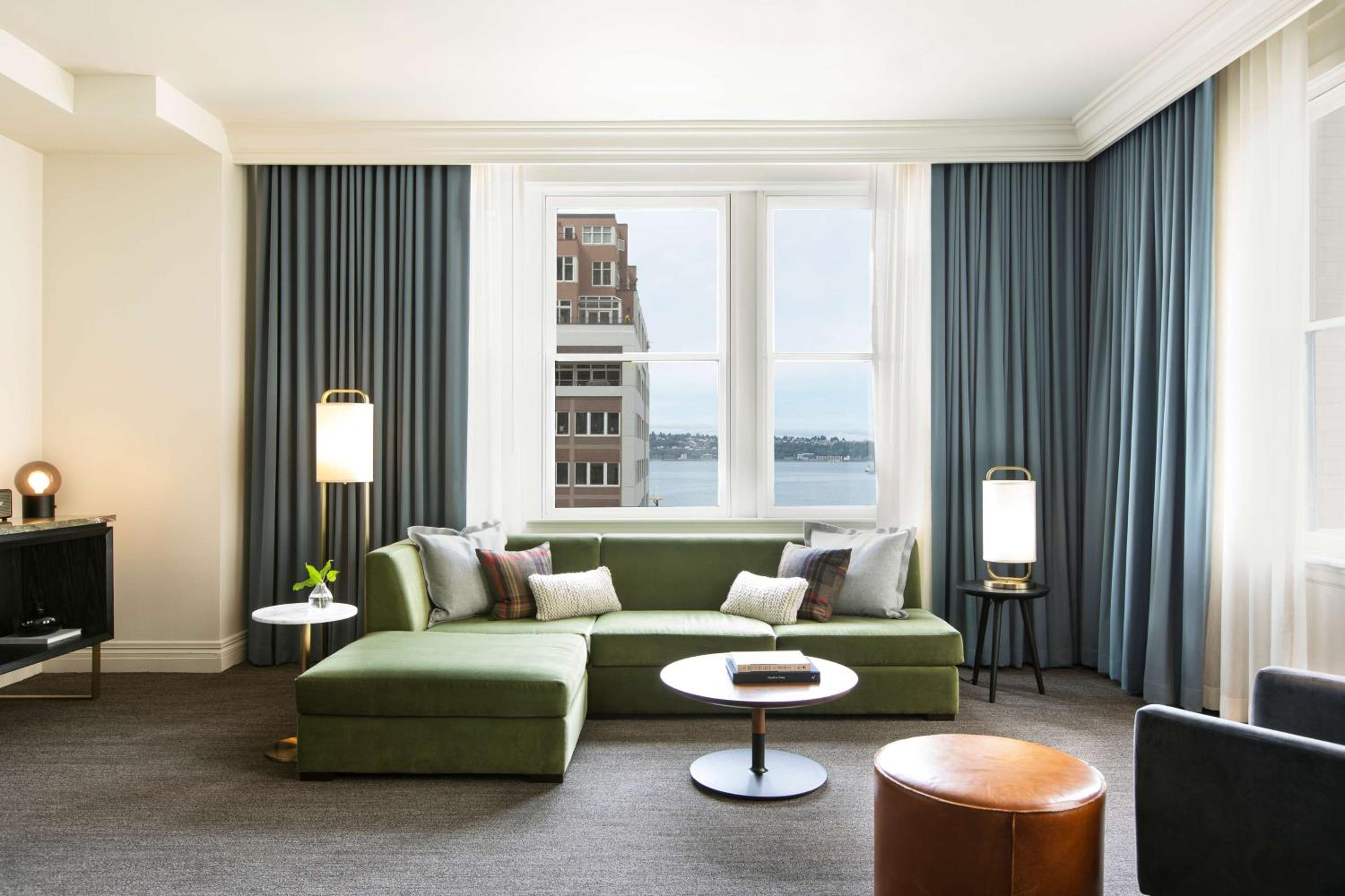 One-Bedroom Suite with Sound View - Photo 3