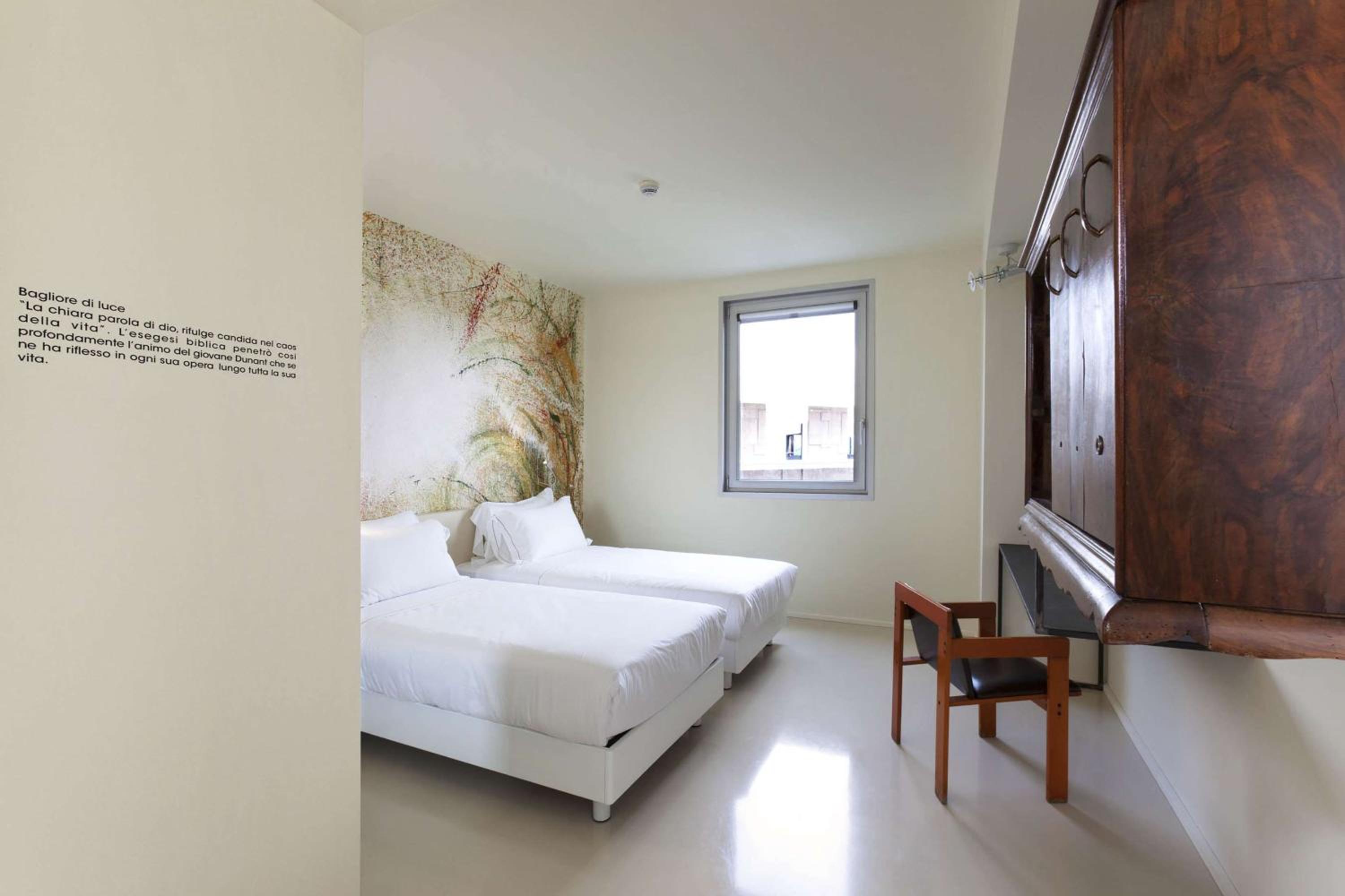 Large Standard King Room - Photo 17