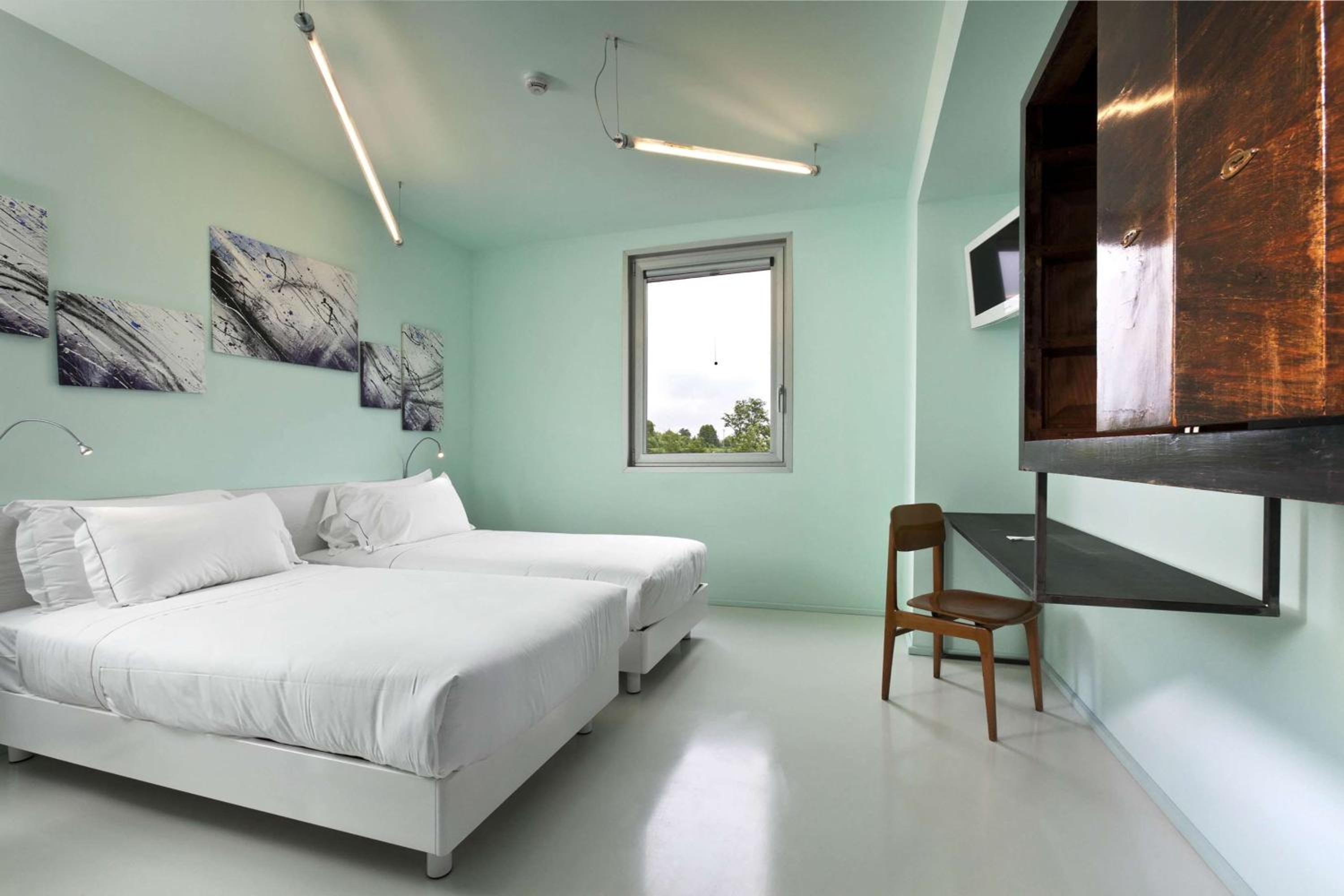 Large Standard King Room - Photo 22