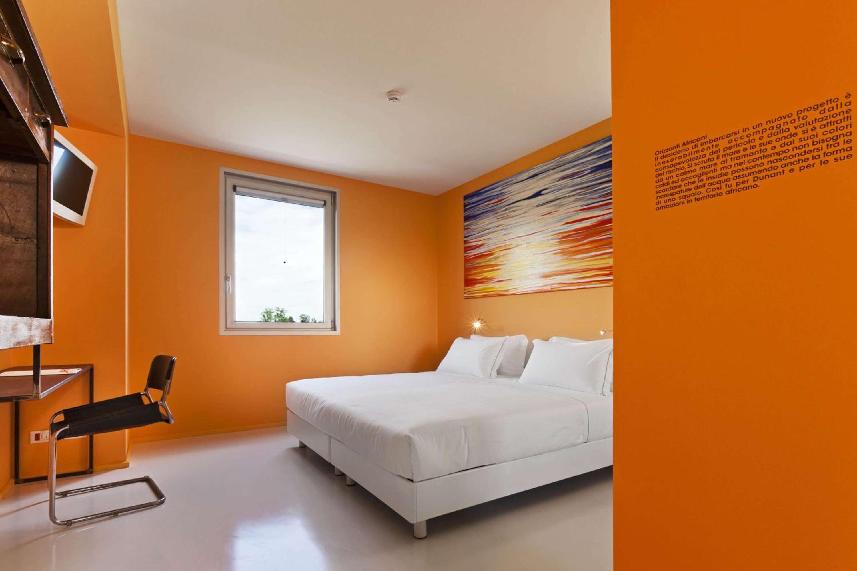 Large Standard King Room - Photo 8