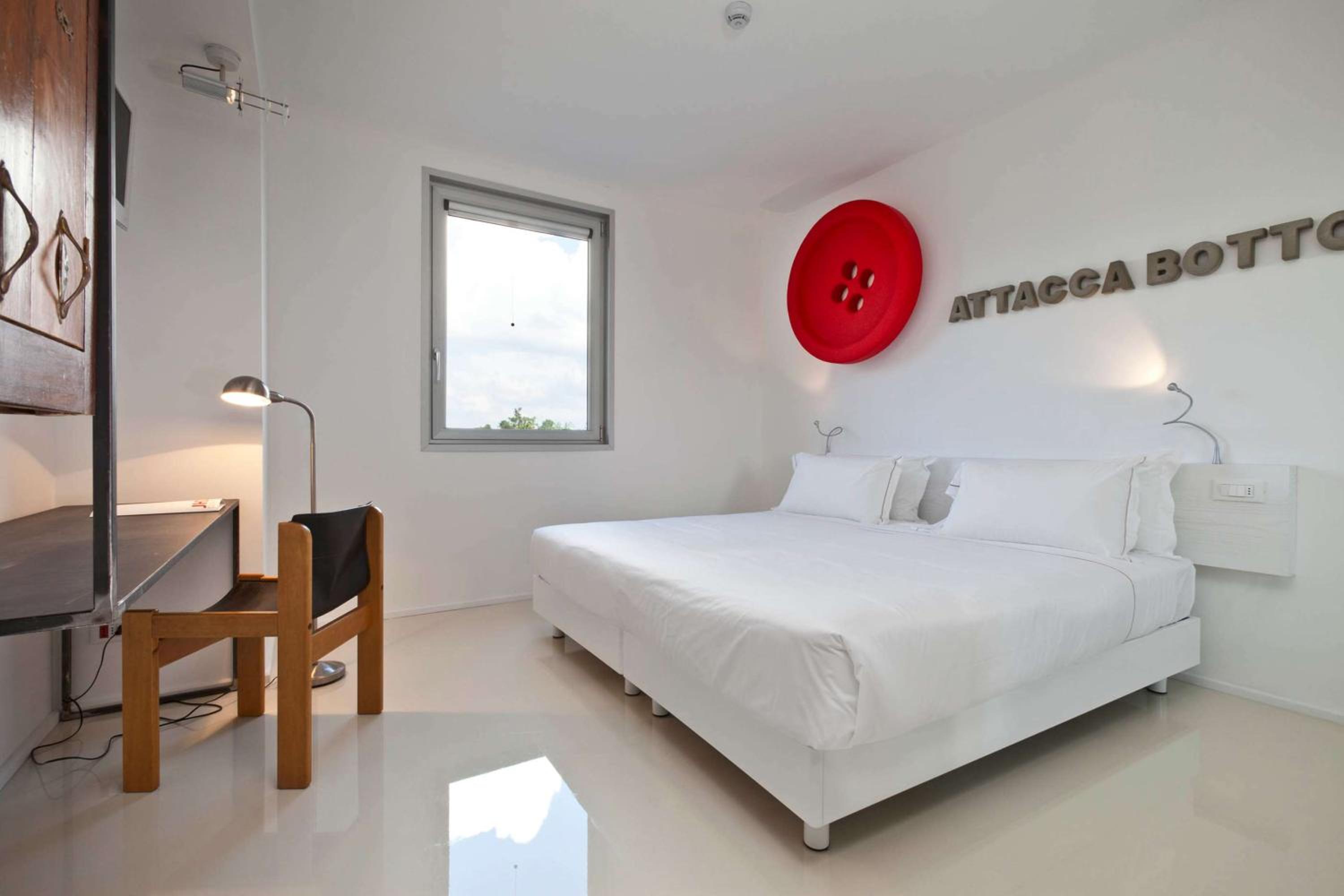 Superior King Room - Photo 4