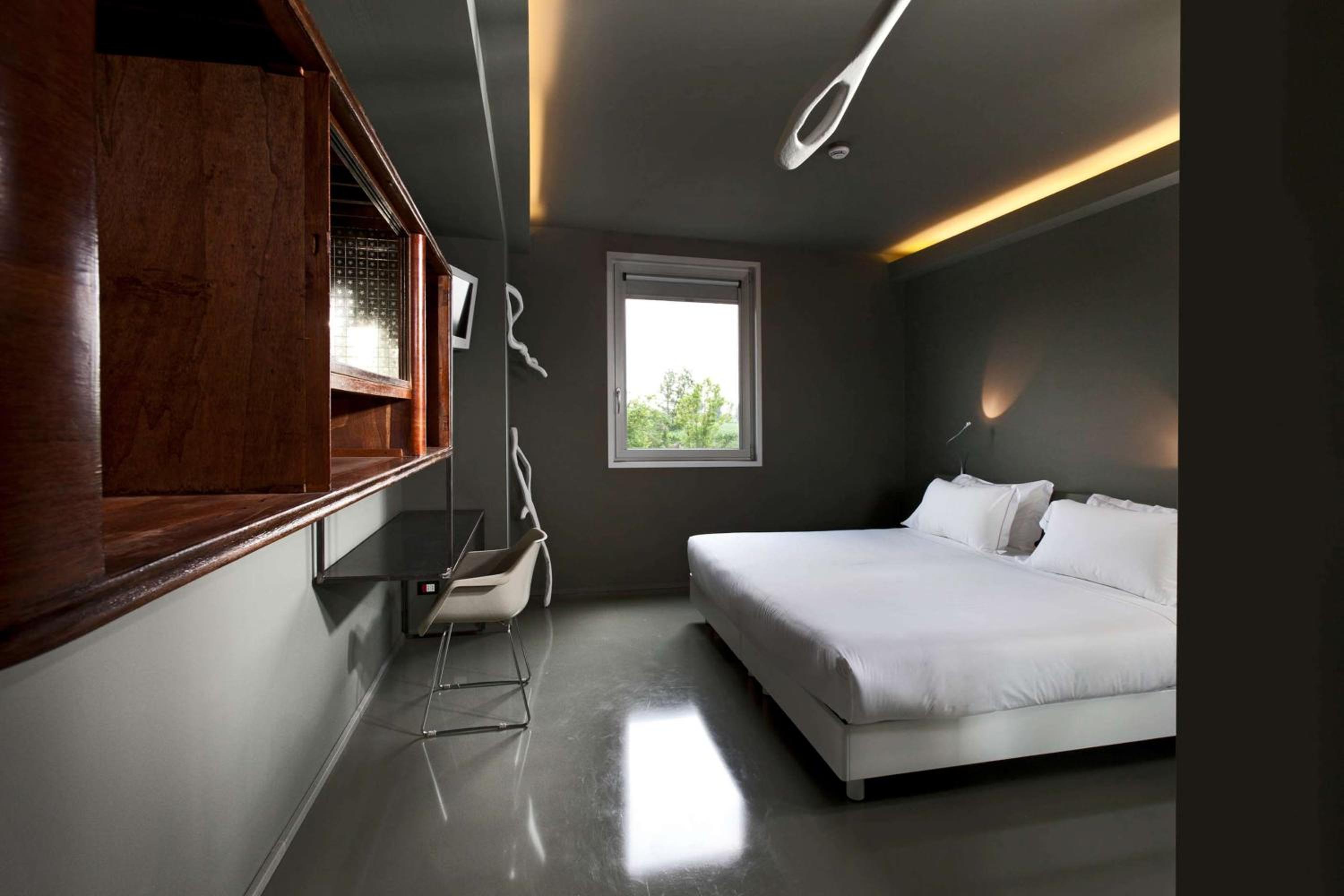 Superior King Room - Photo 5