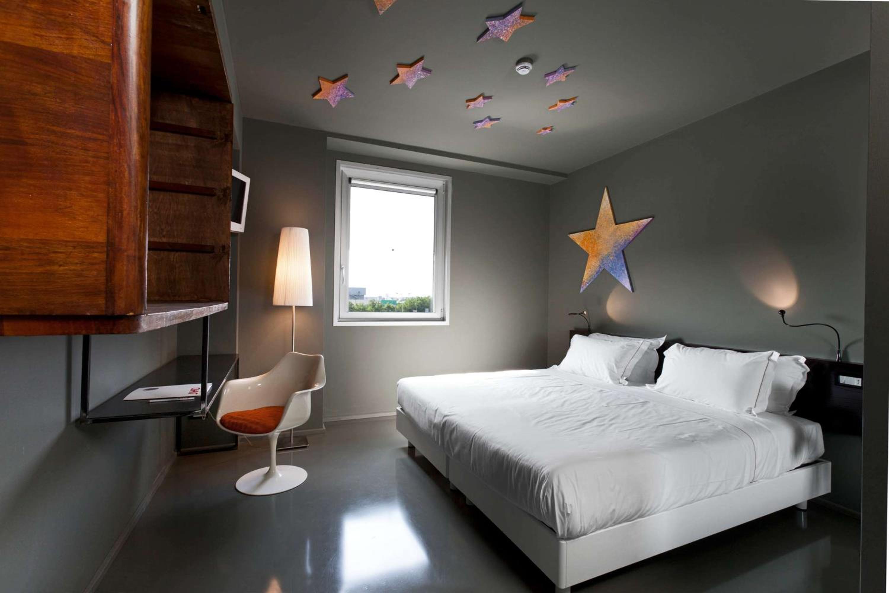 Superior King Room - Photo 7