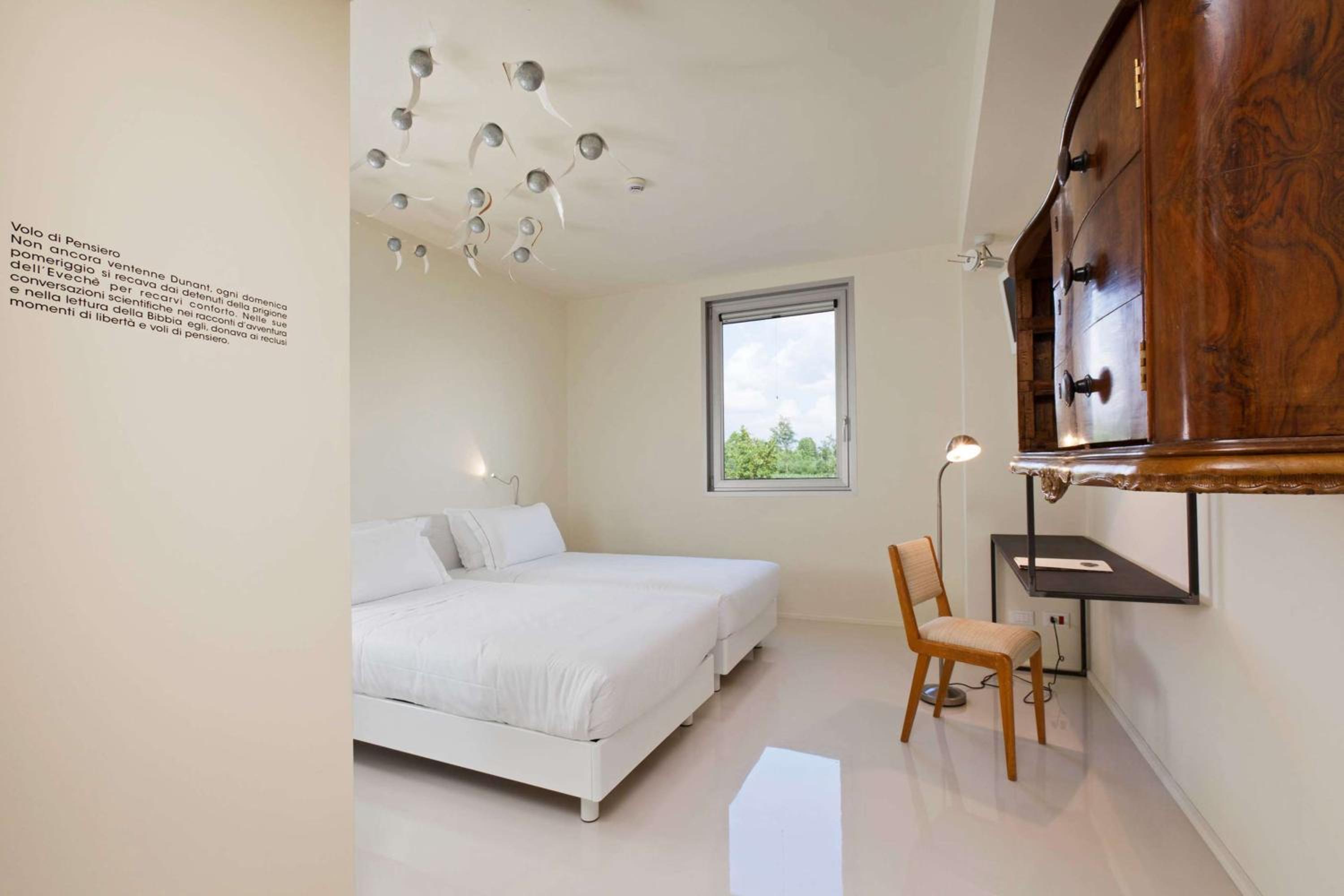 Standard Twin Room - Photo 23
