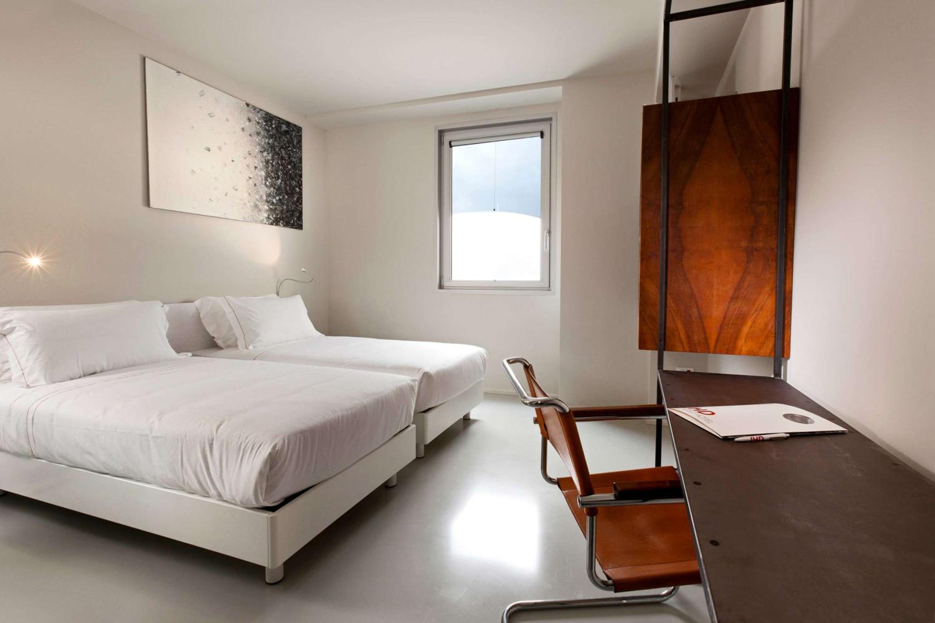 Standard Twin Room - Photo 25