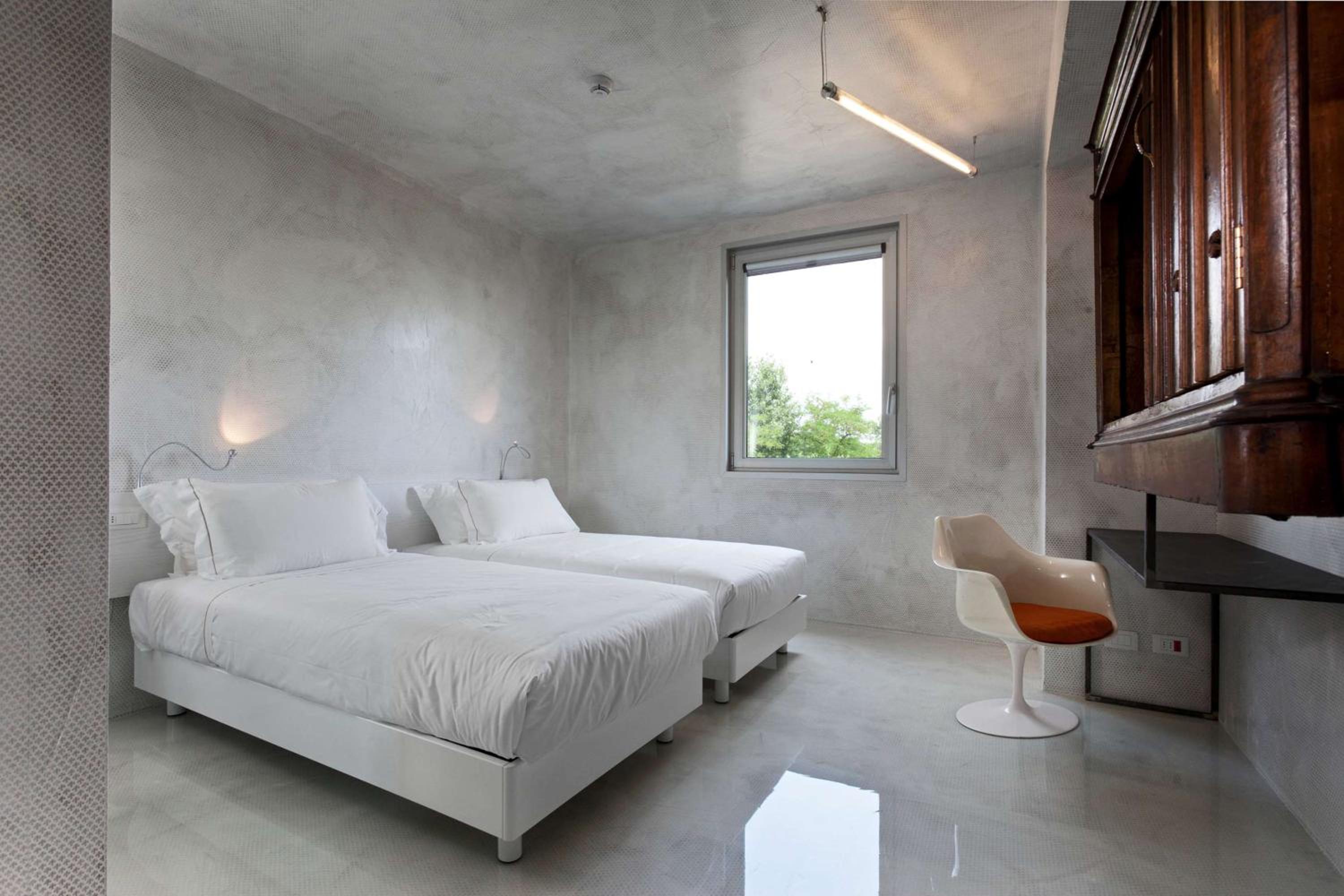 Standard Twin Room - Photo 24