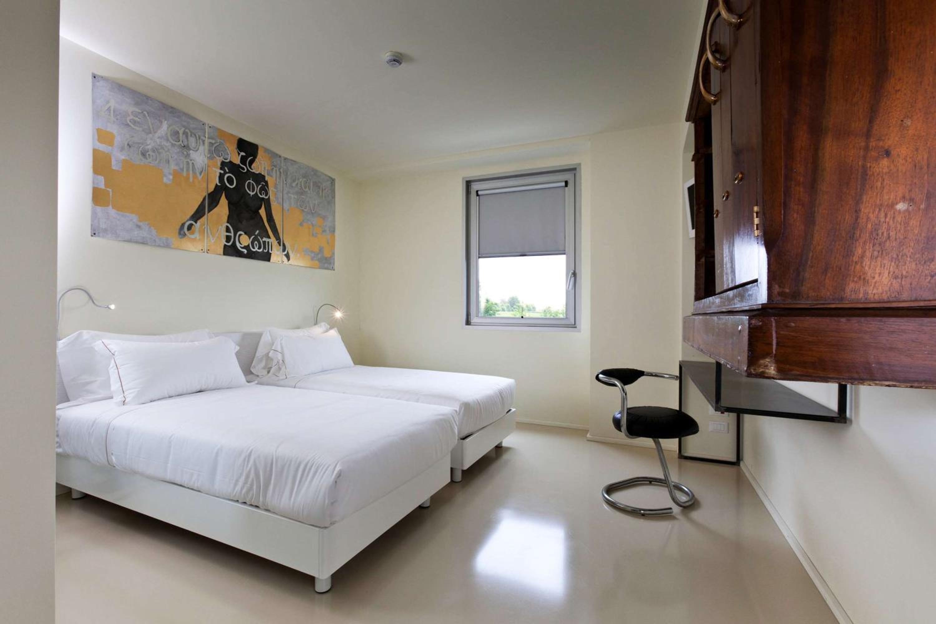 Standard Twin Room - Photo 28