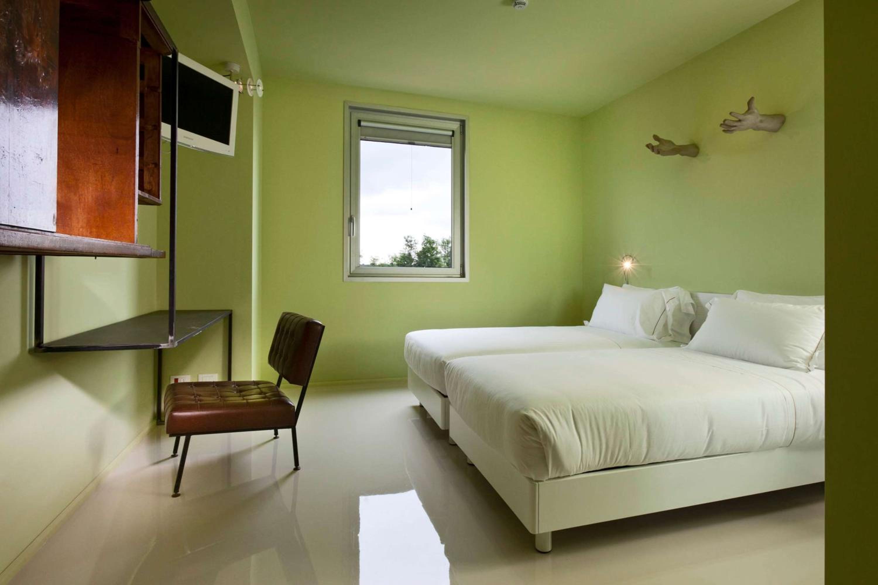Standard Twin Room - Photo 30