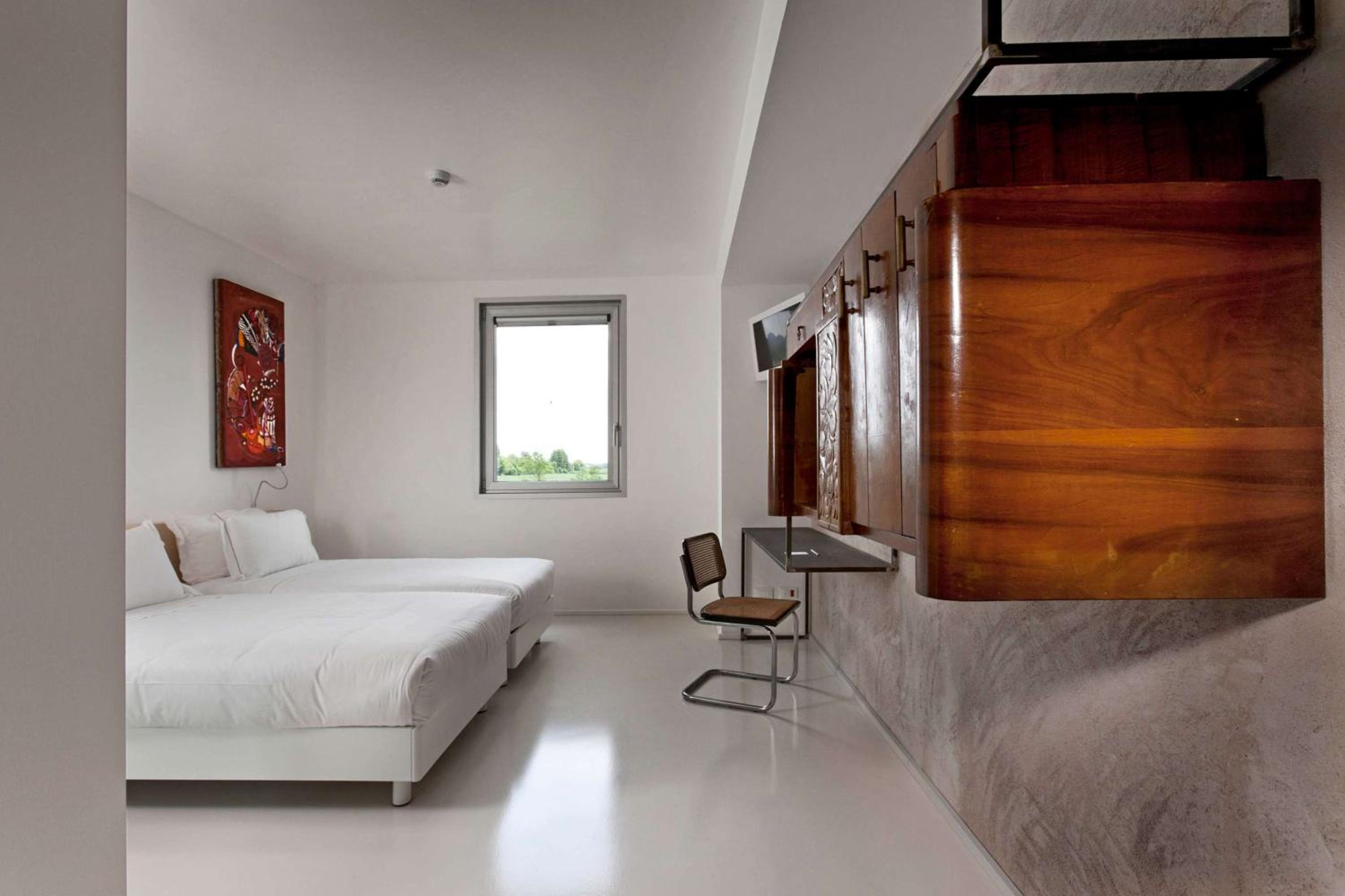 Standard Twin Room - Photo 2