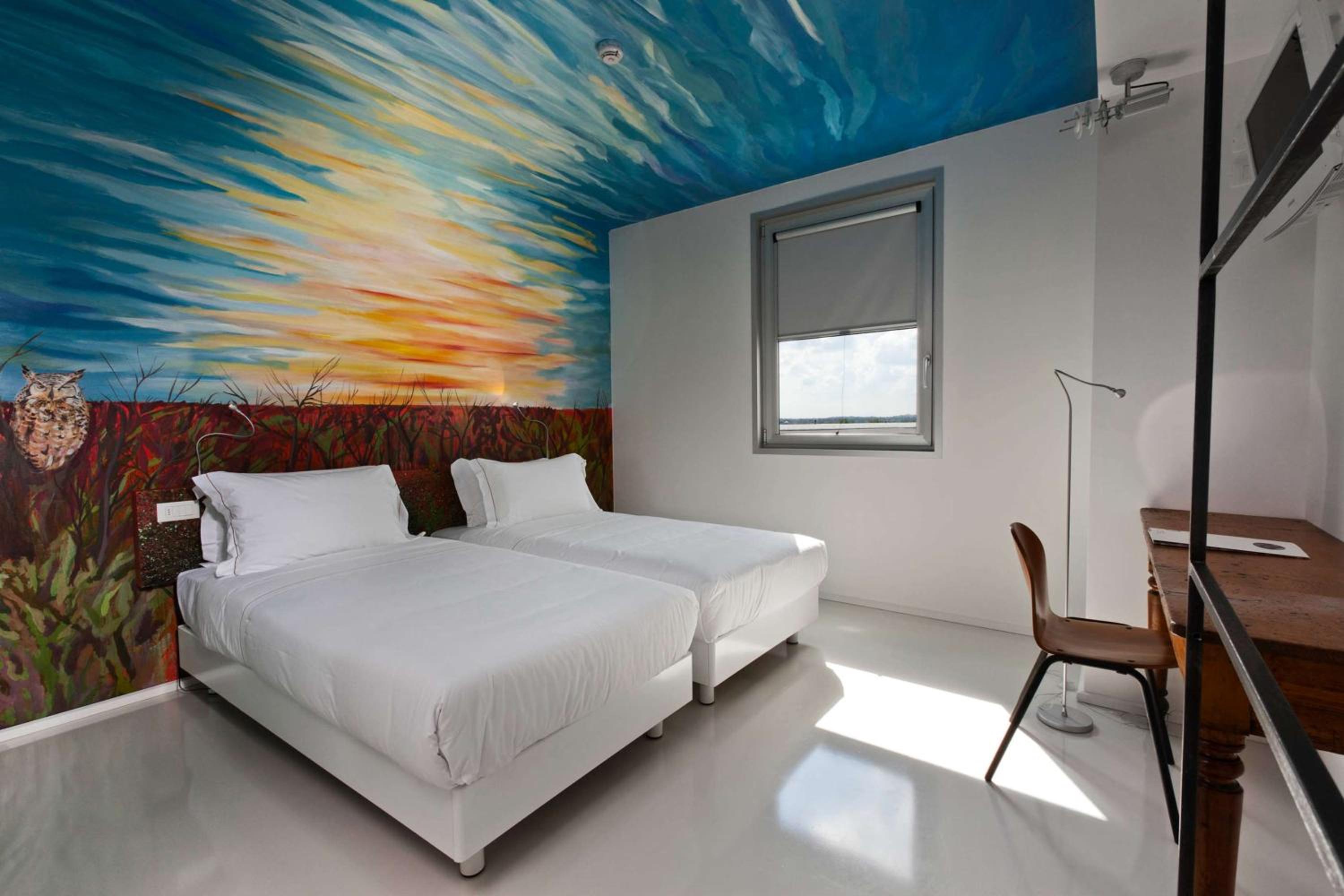 Standard Twin Room - Photo 18