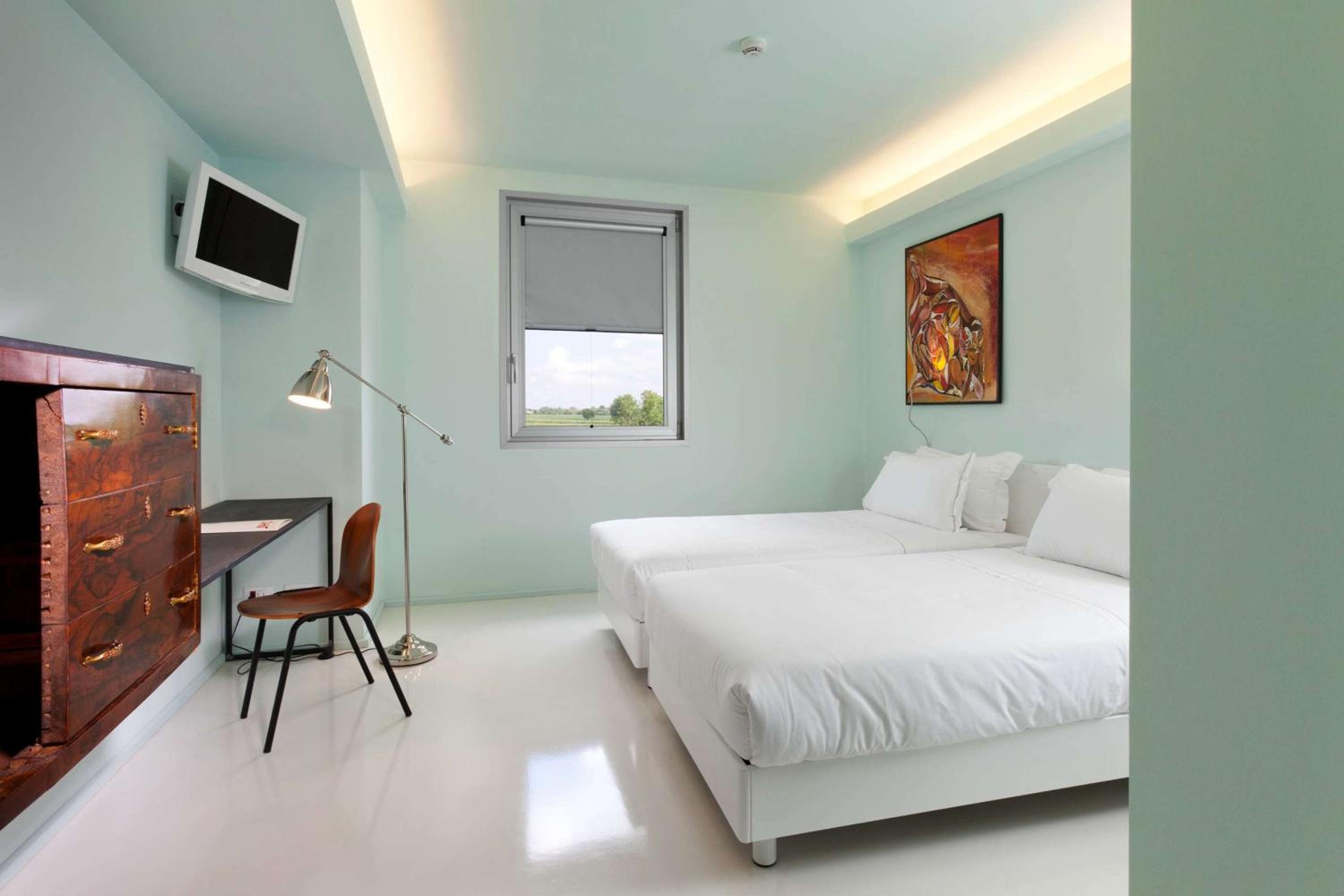 Standard Twin Room - Photo 22