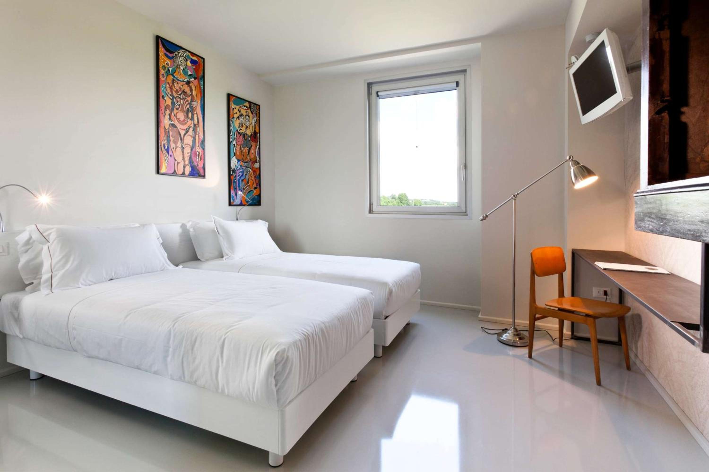 Standard Twin Room - Photo 21