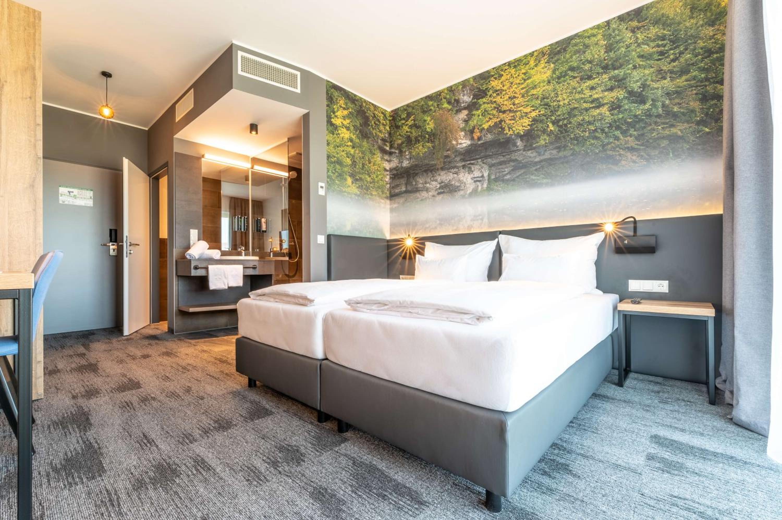 Standard Twin Room with Open Bathroom - Photo 3