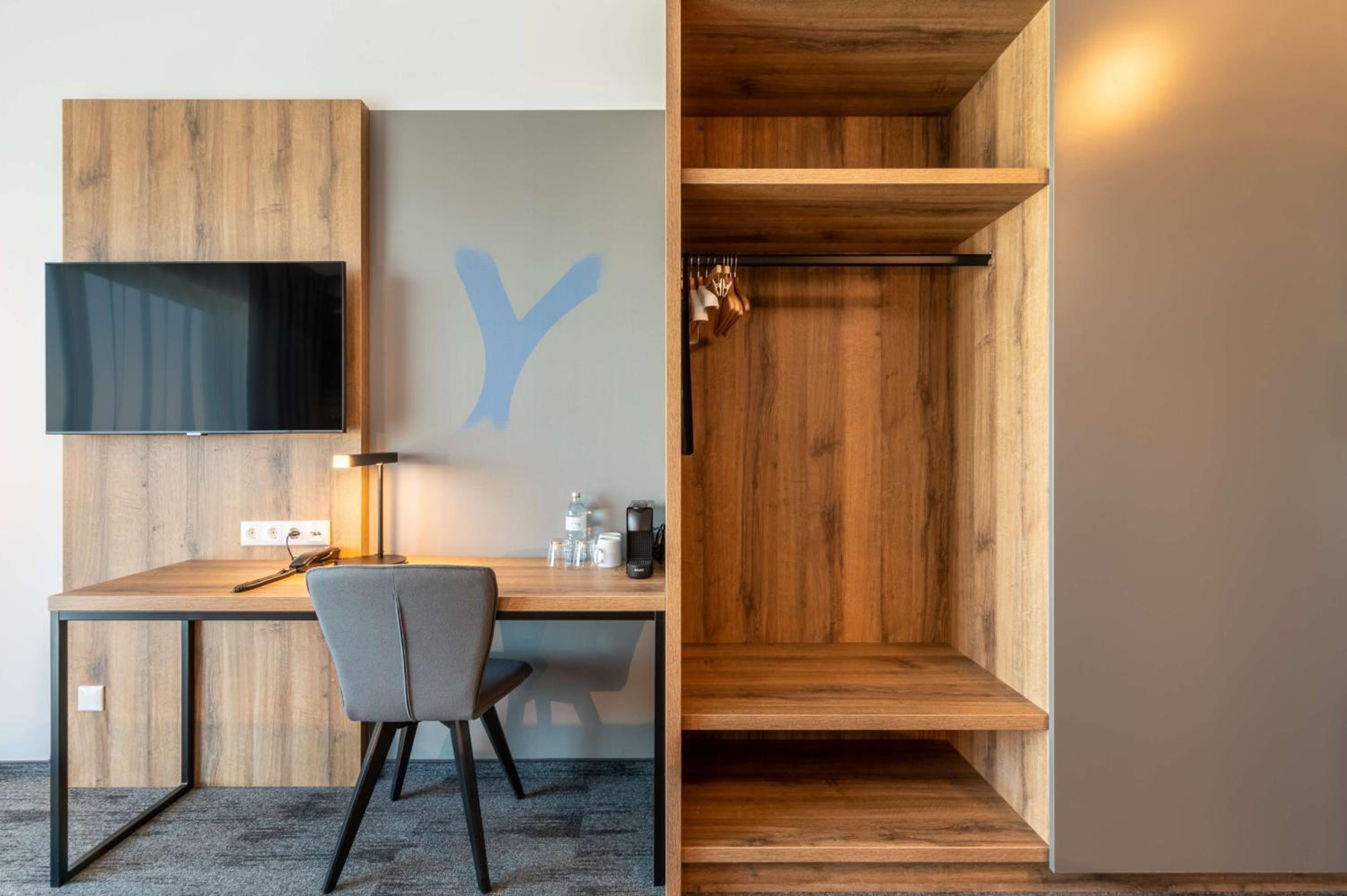 Standard Twin Room - Photo 6
