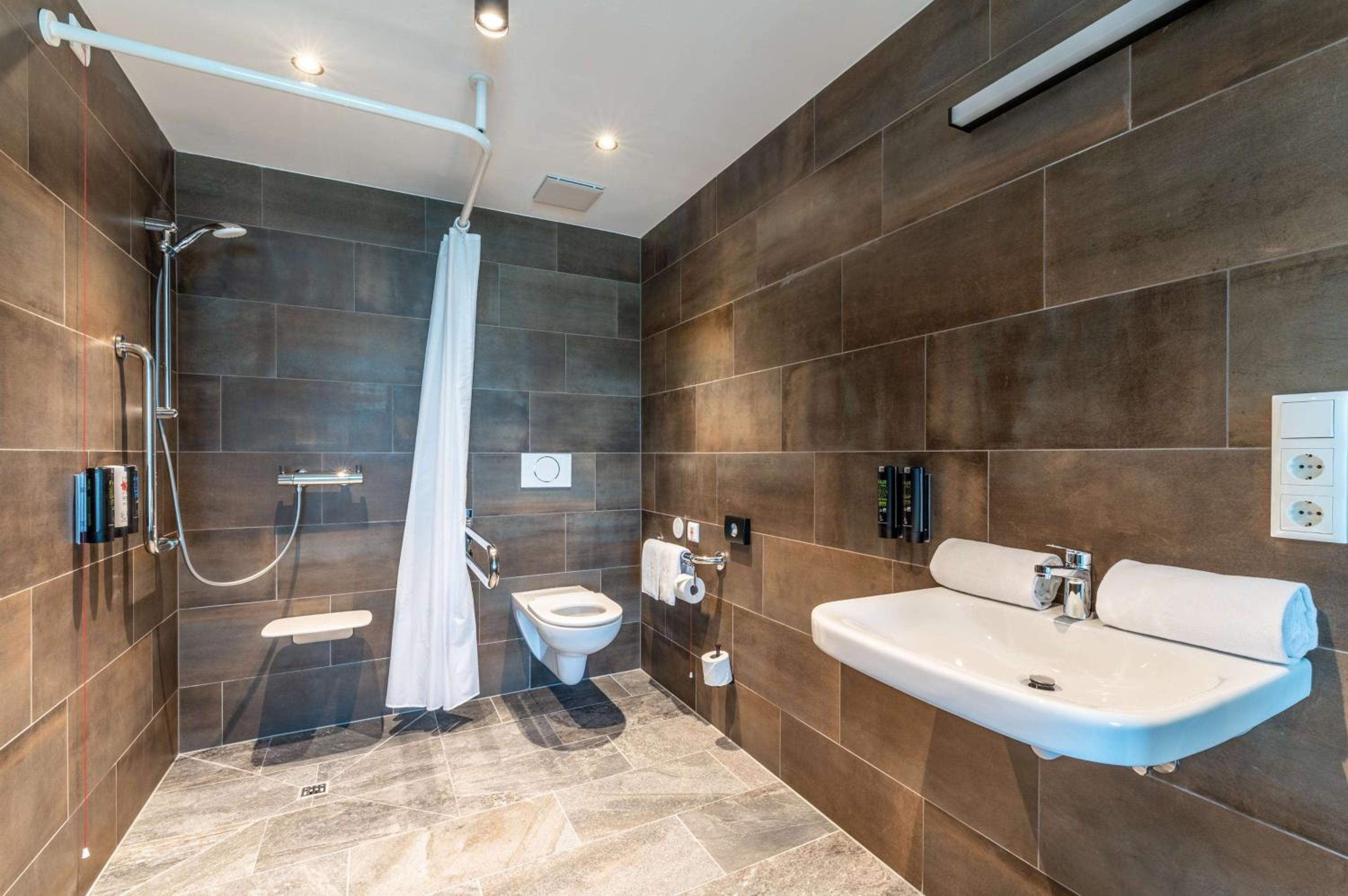 Standard Twin Room - Disability Access - Photo 5