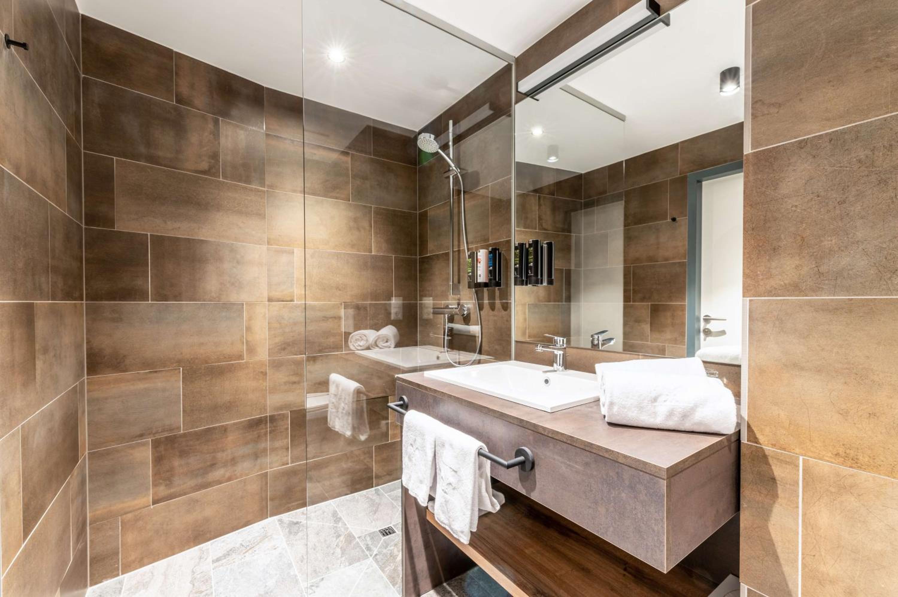 Standard Twin Room - Photo 7