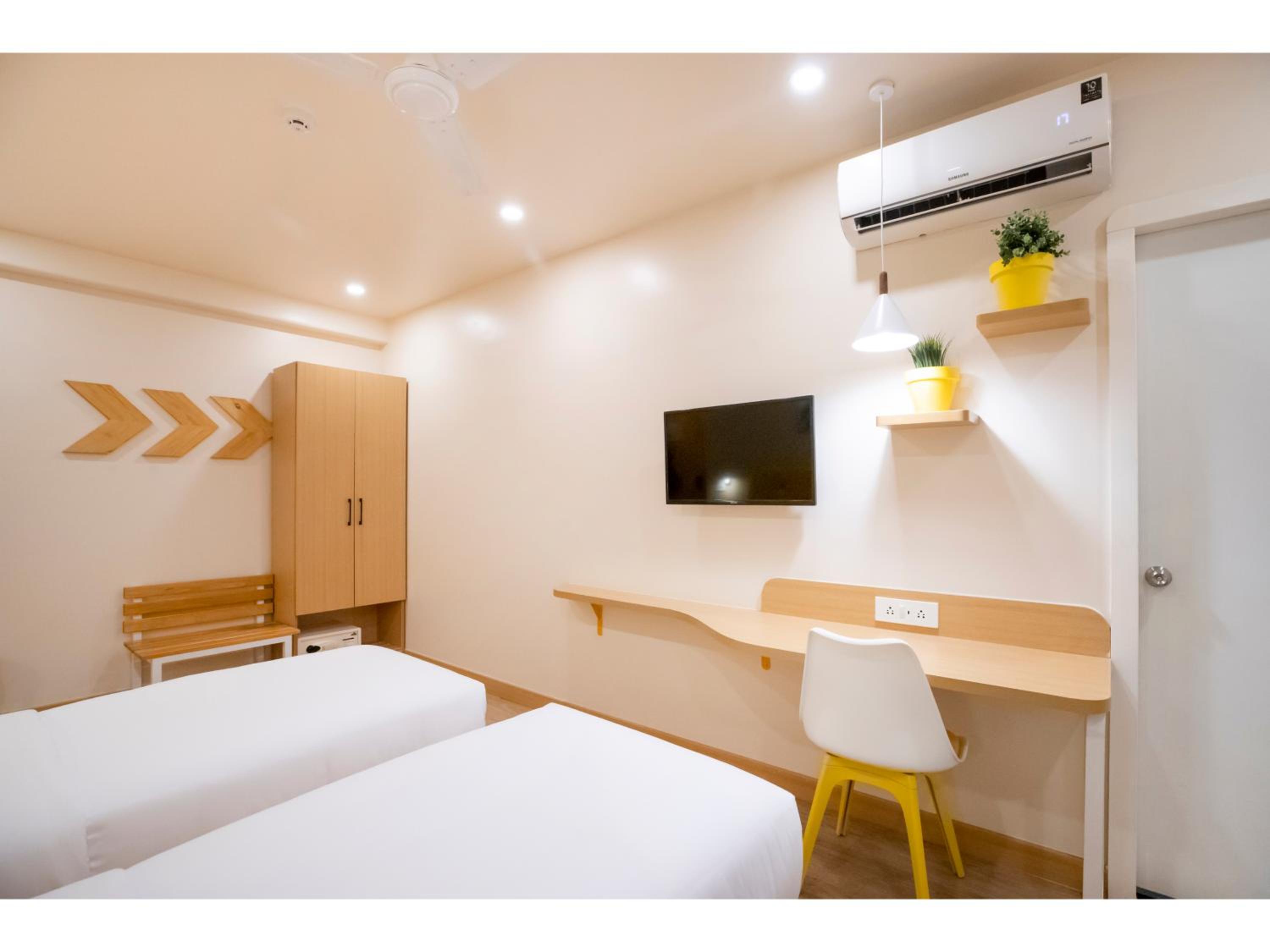 Standard Twin Room - Photo 4