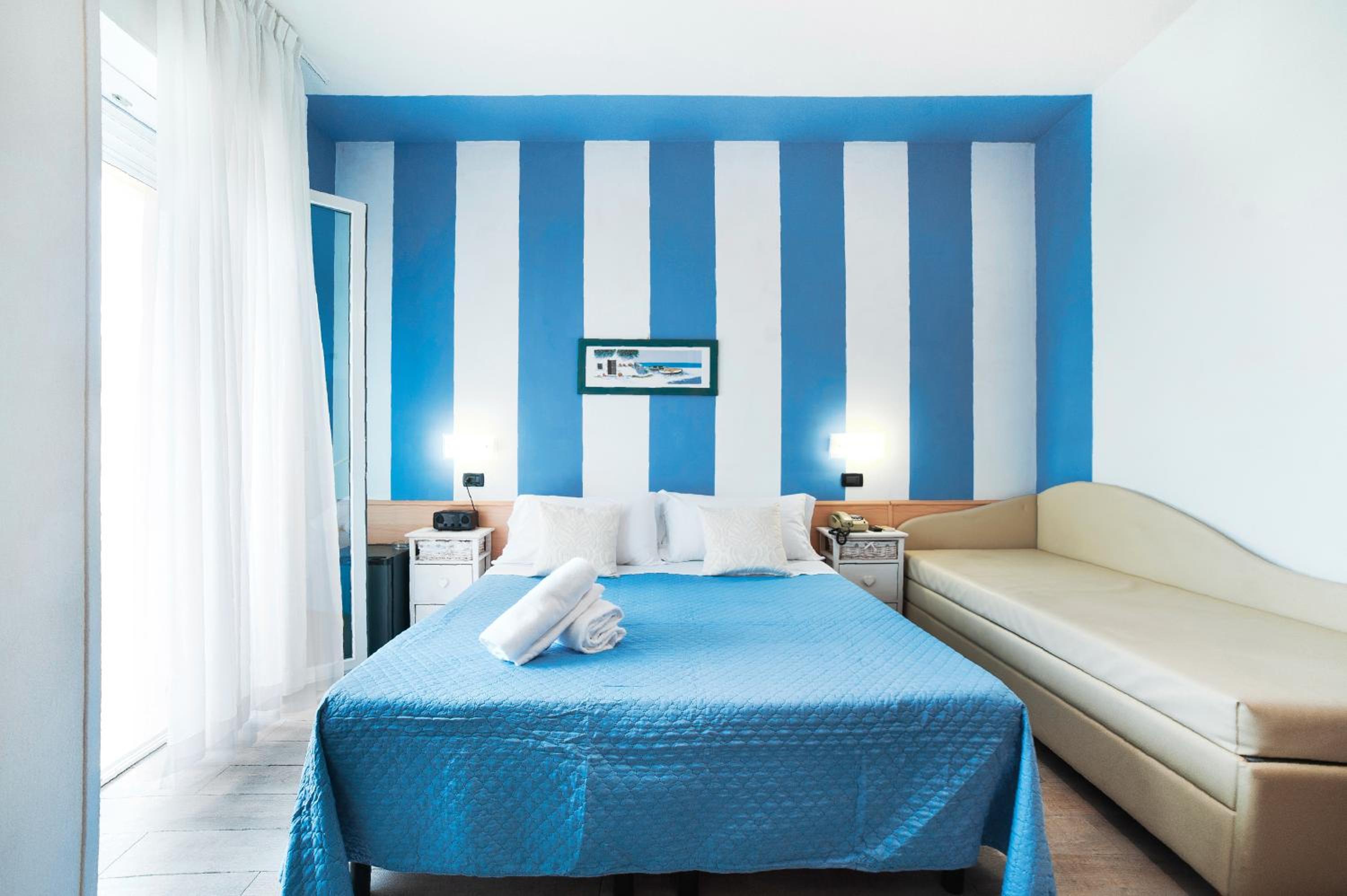 Standard Double Room with Frontal Sea View