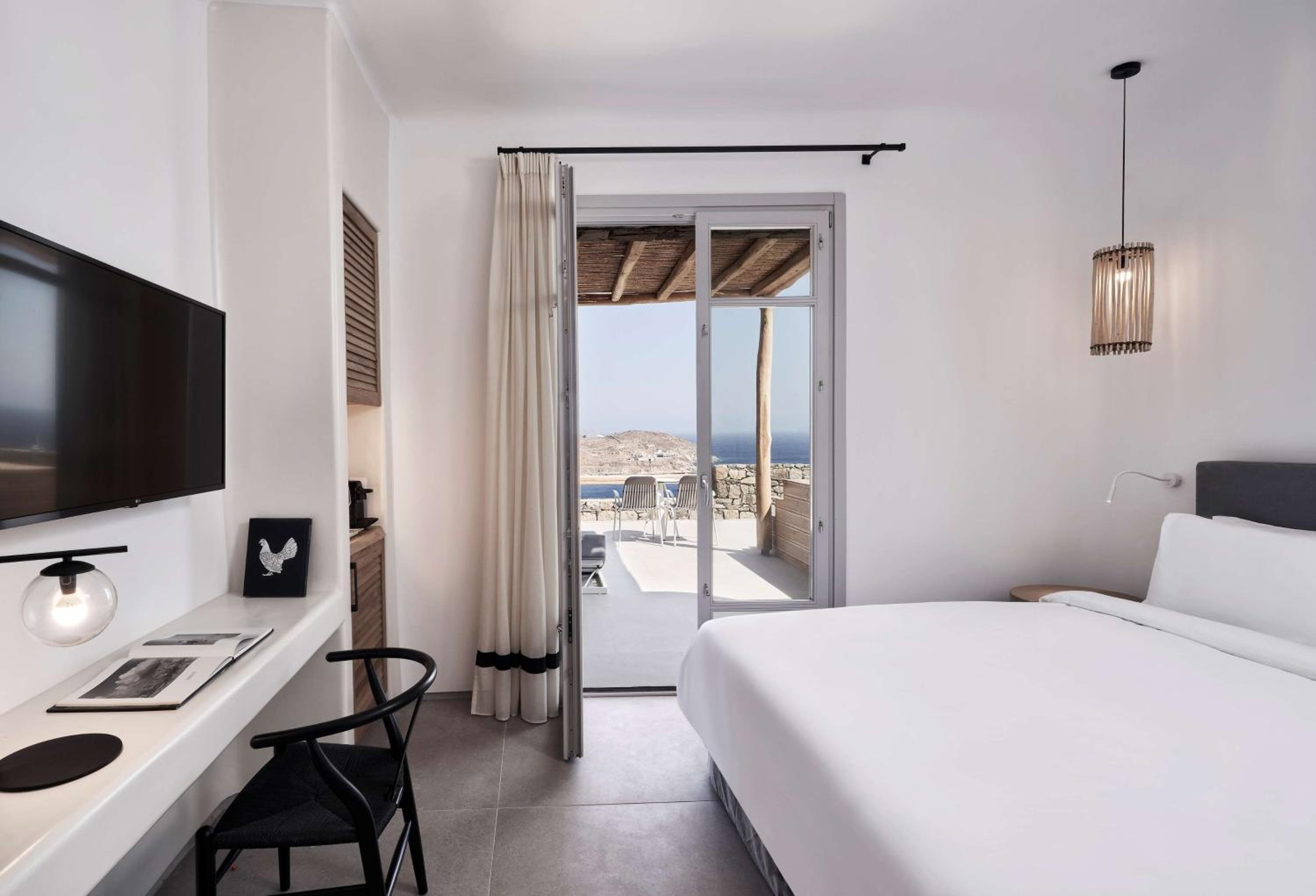 Superior Room with Jet Tub – Sea View photo 2
