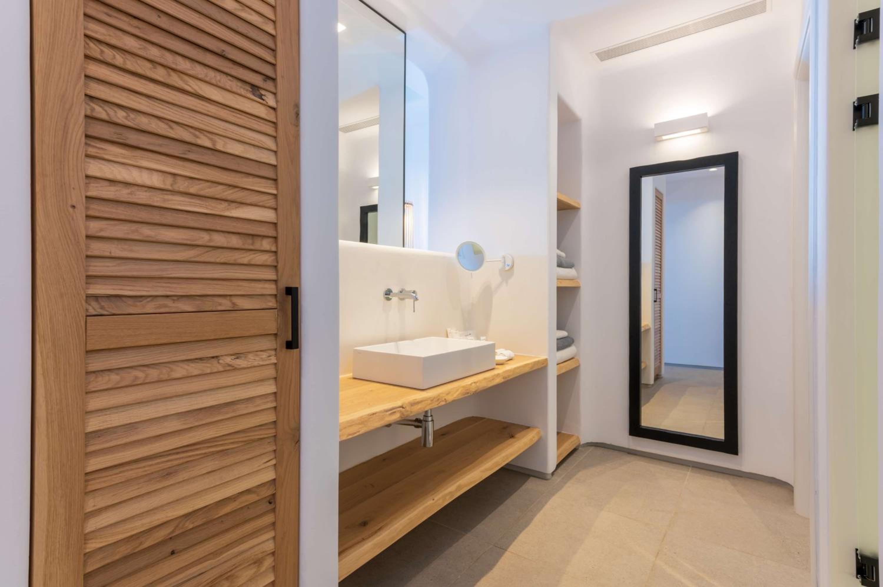 Deluxe Suite with Private Pool – Sea View - Photo 3