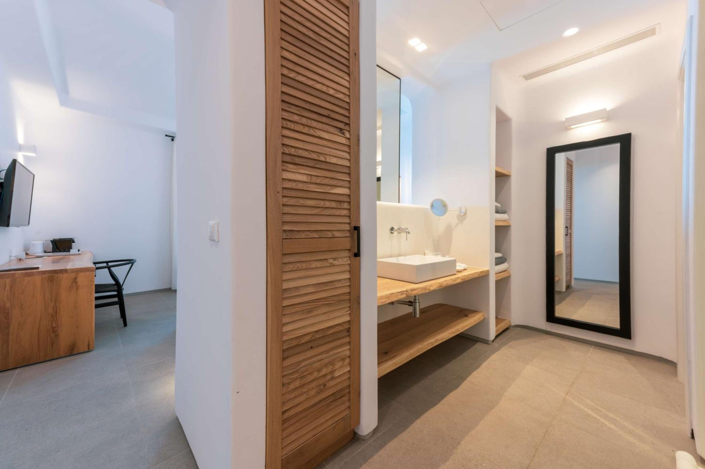 Deluxe Suite with Private Pool – Sea View - Photo 4